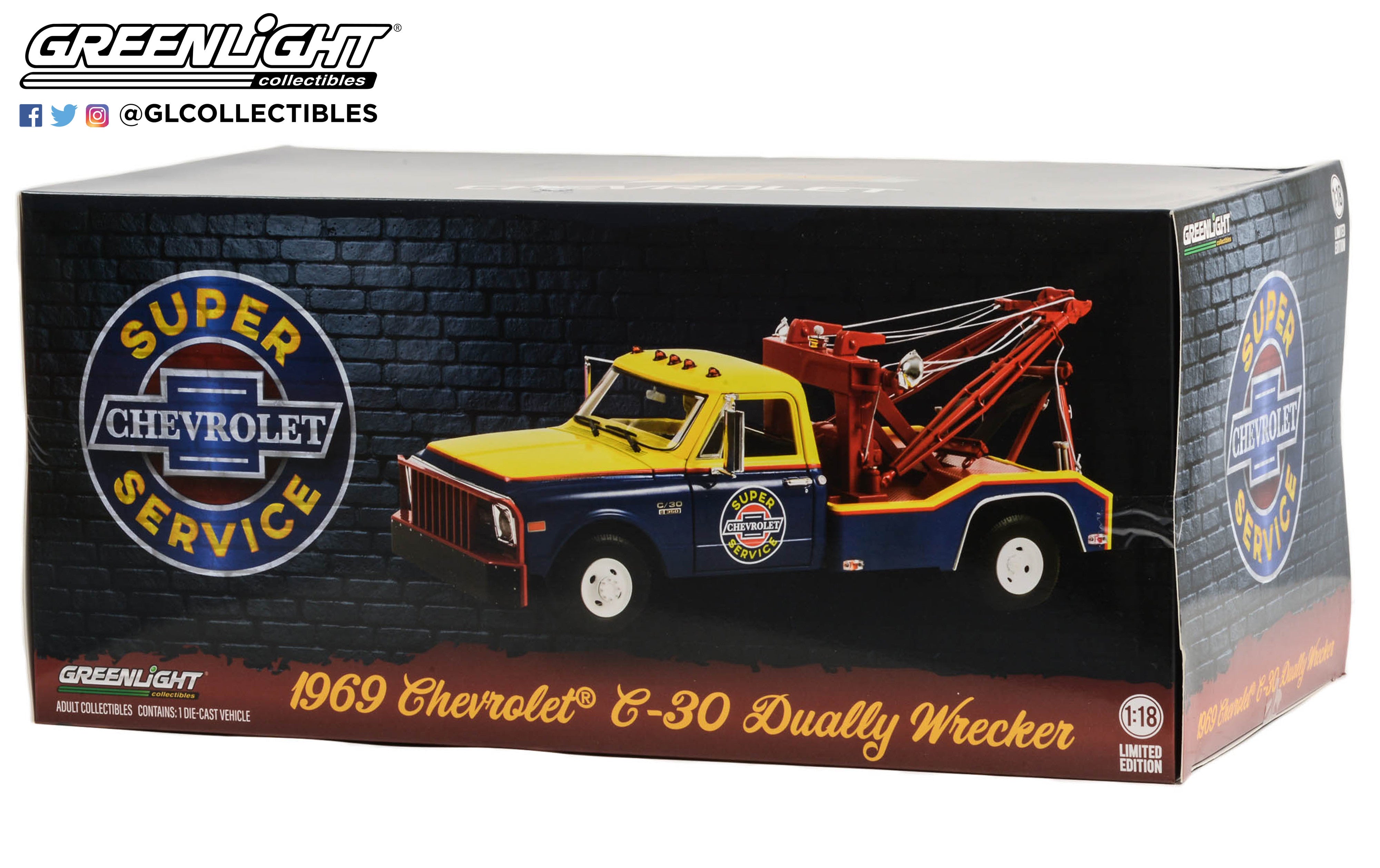 GreenLight 1:18 1969 Chevrolet C-30 Dually Wrecker - Chevrolet Super Service 13653