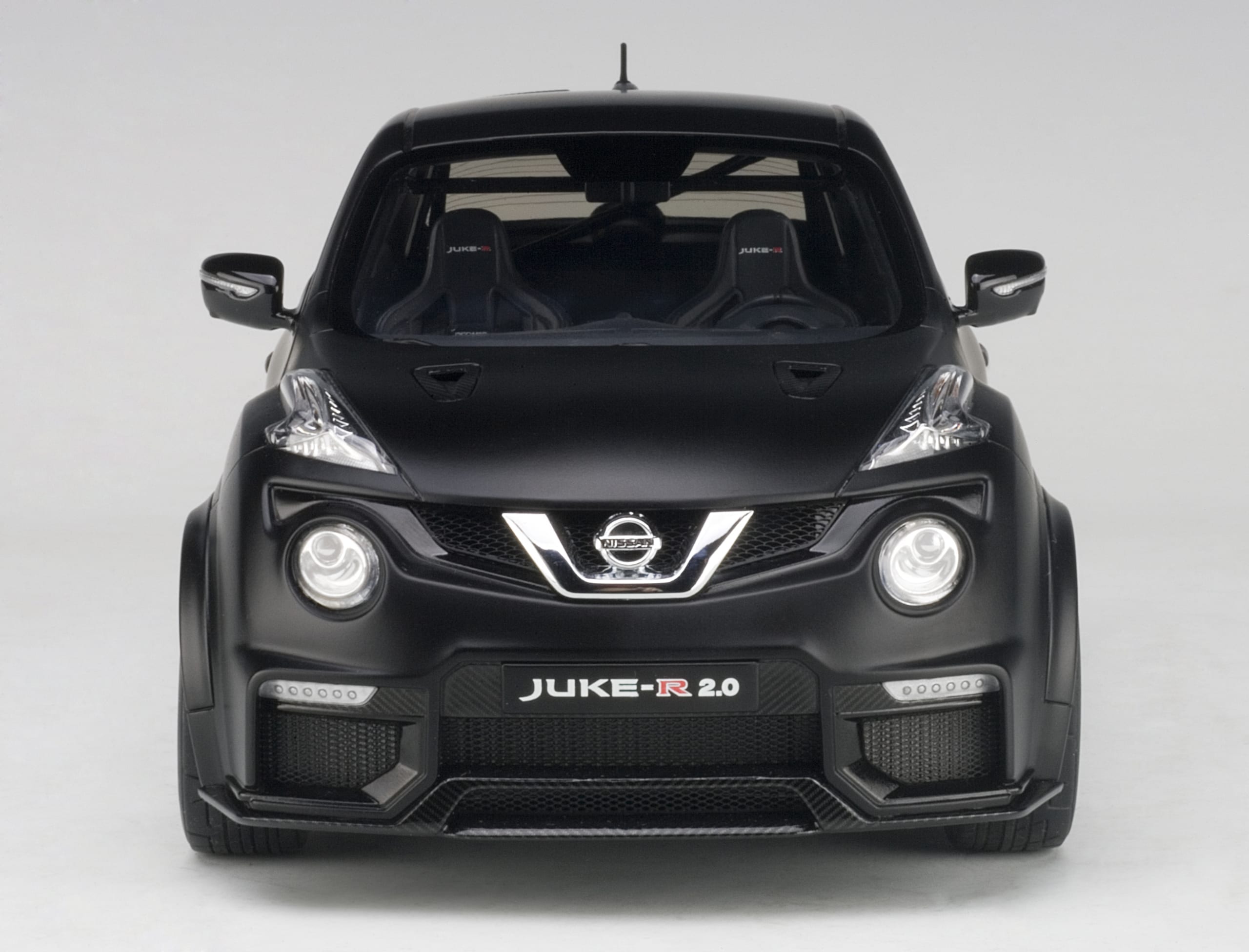 AUTOart 1:18 Nissan Juke-R 2.0 (Matt Black) 77458