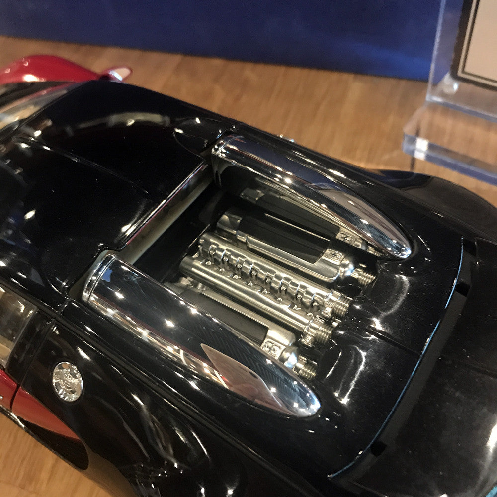 AUTOart 1:18 Bugatti EB 16.4 Veyron (FrankFurt 2001)  red/black first version 70901