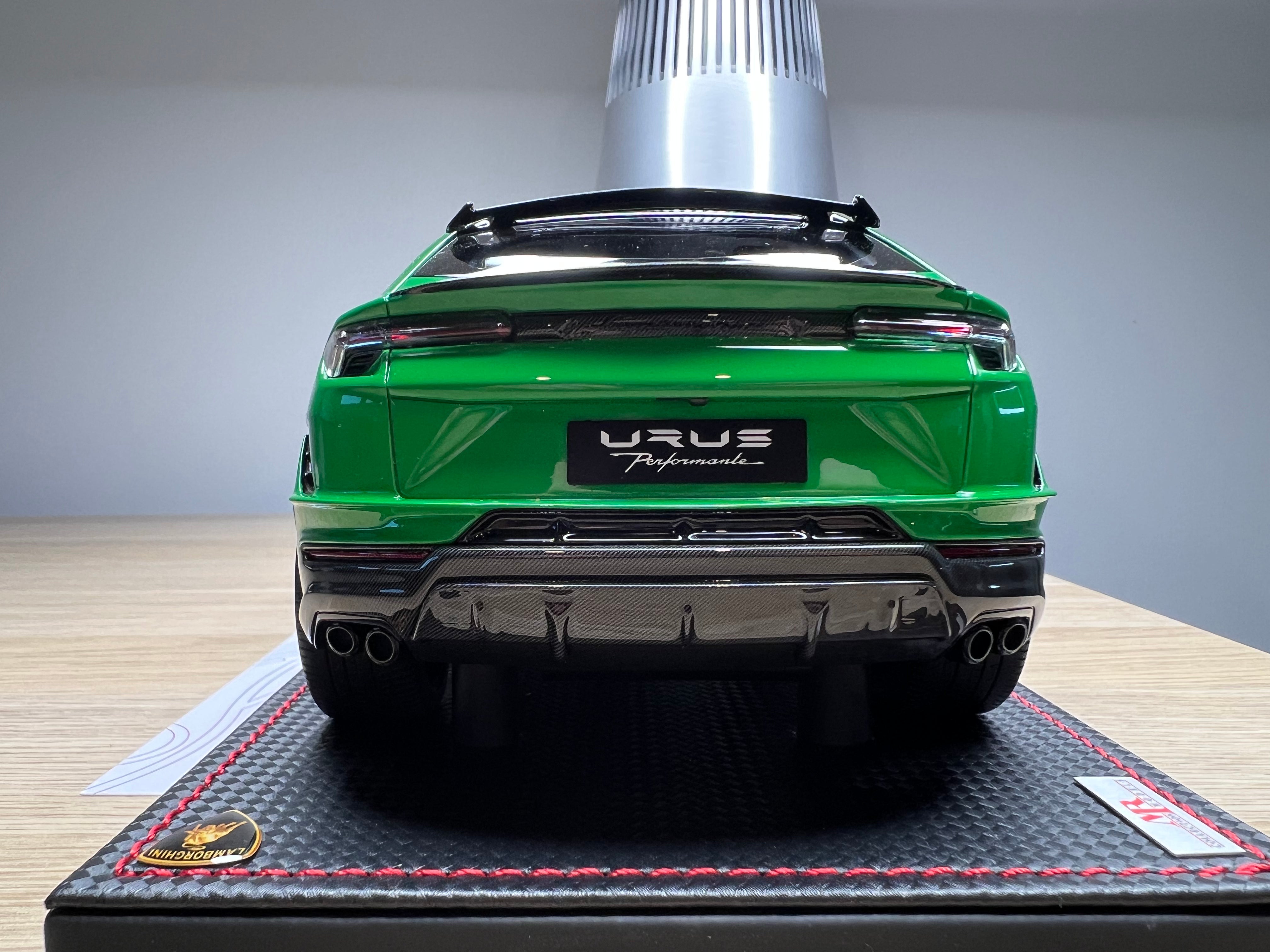 Lamborghini Urus Performante - Verde Viper - 1:18