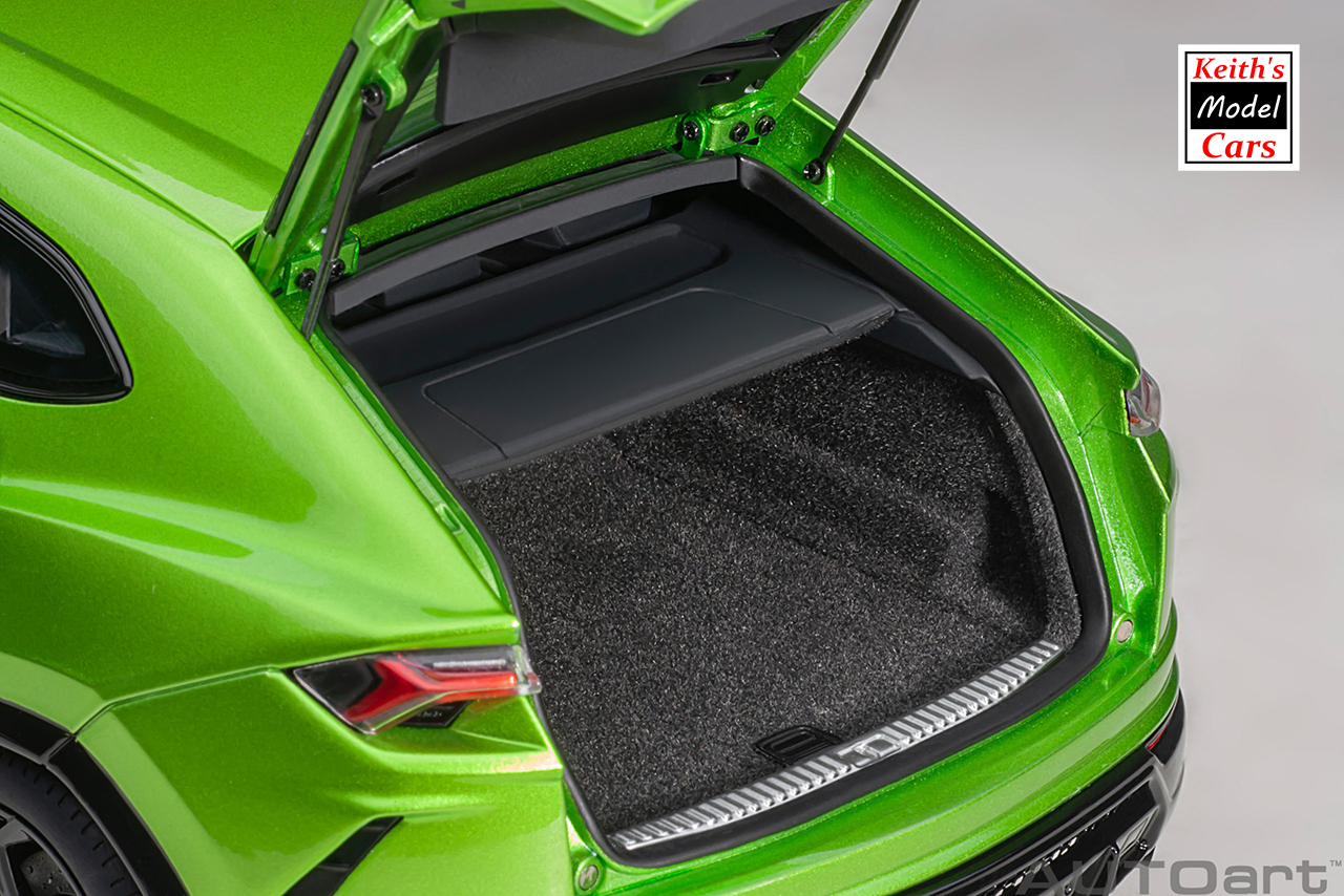 [1/18 Scale] Lamborghini Urus in Verde Selvans by AUTOart Models