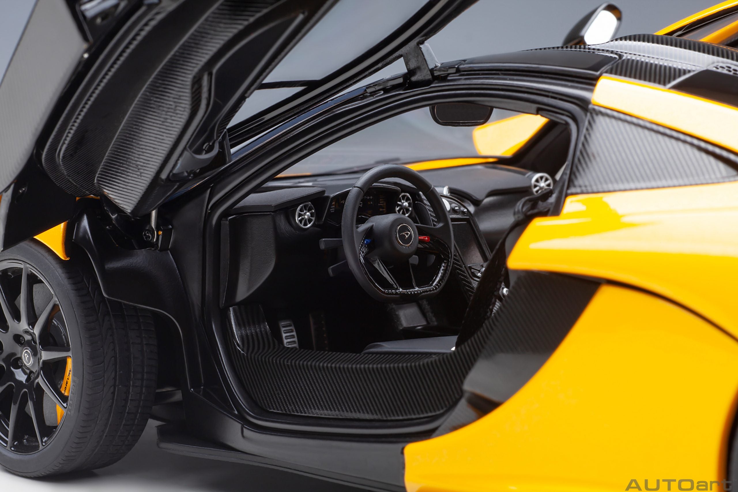 AUTOart 1:18 McLaren P1 (Volcano Yellow with yellow calipers) 76067