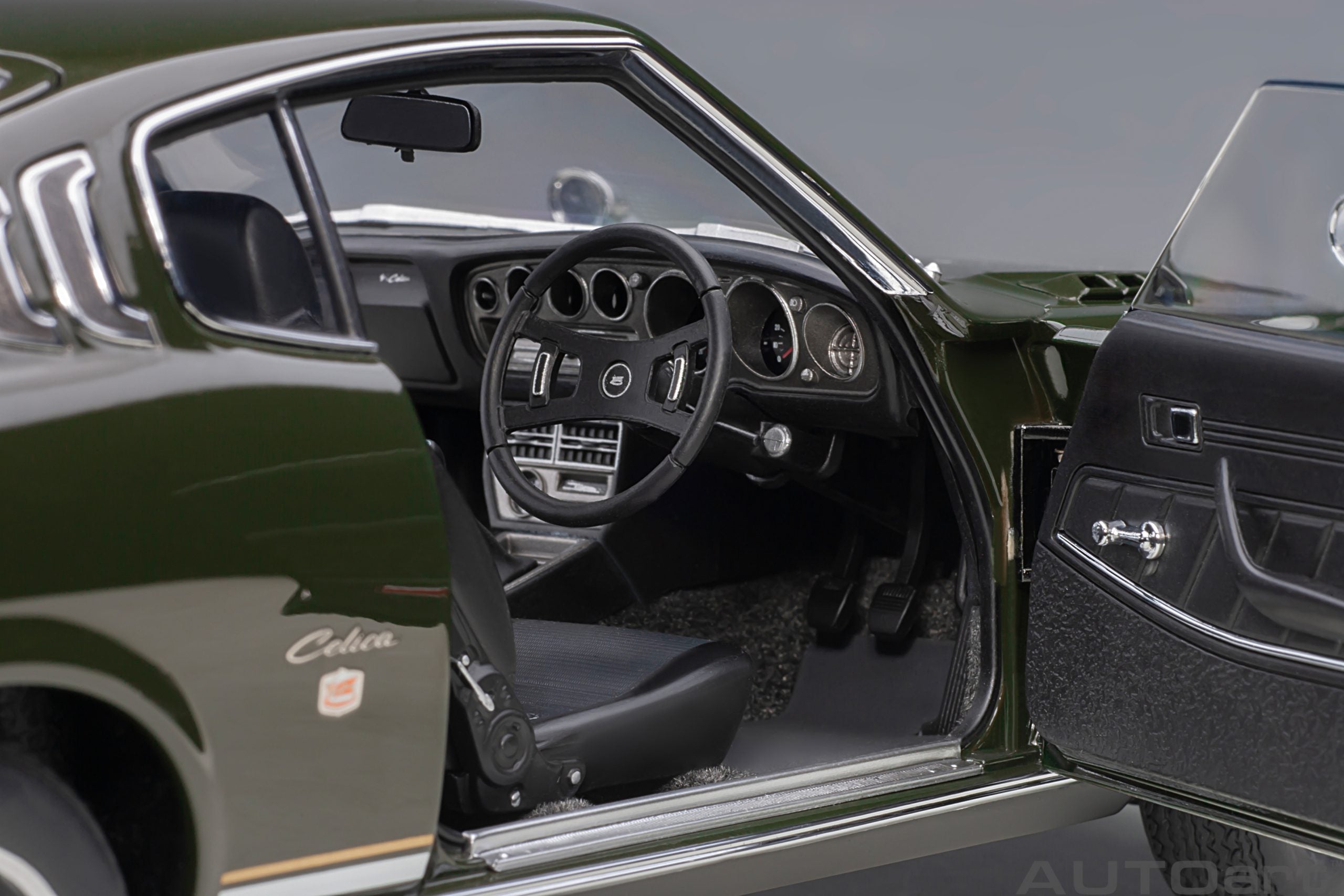 AUTOart 1:18 Toyota Celica Liftback 2000GT (RA25) 1973 (Moss Green) 78768