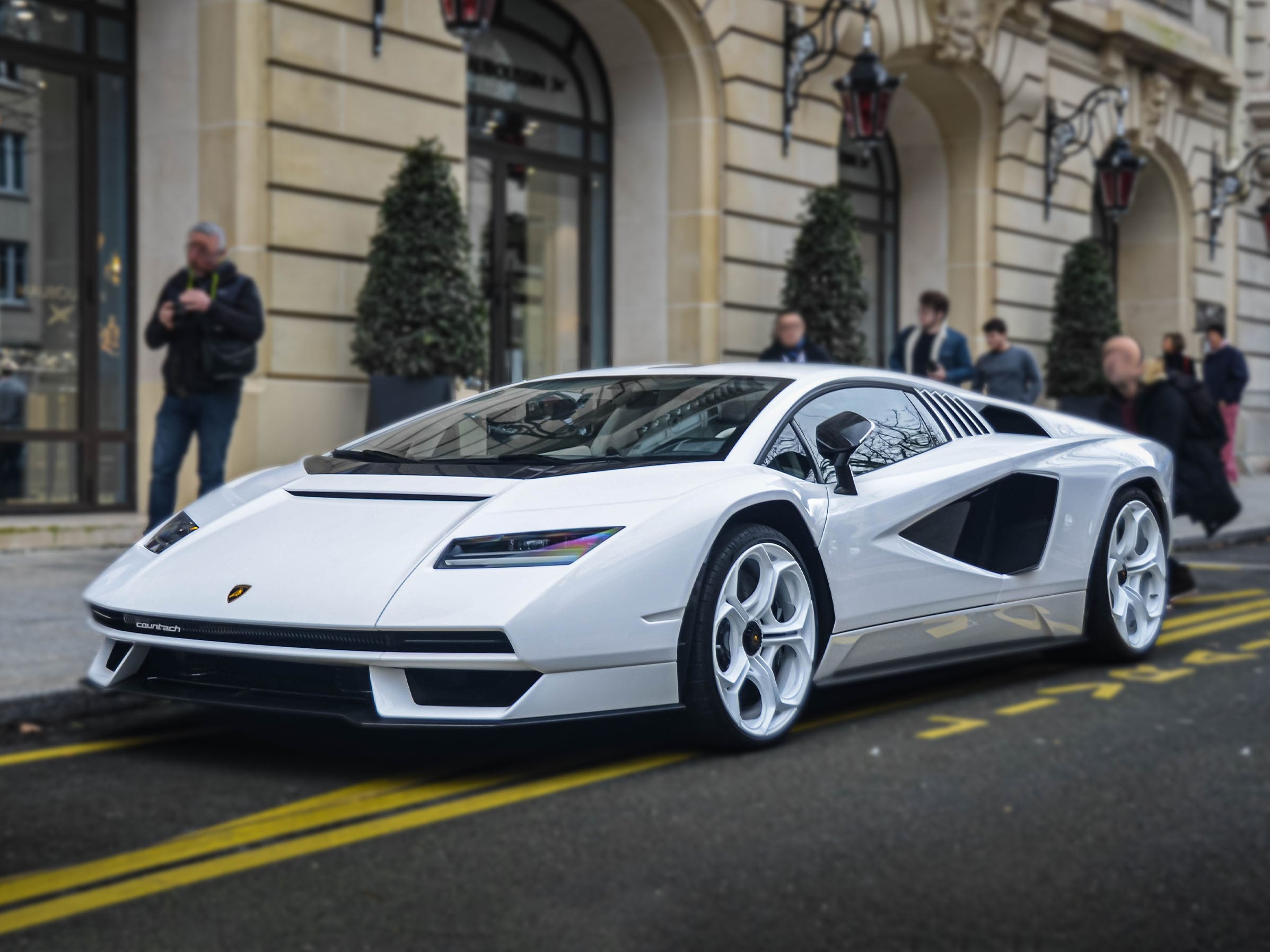 Lamborghini Countach LPI 800-4 - Bianco Isi LE49 - 1:18