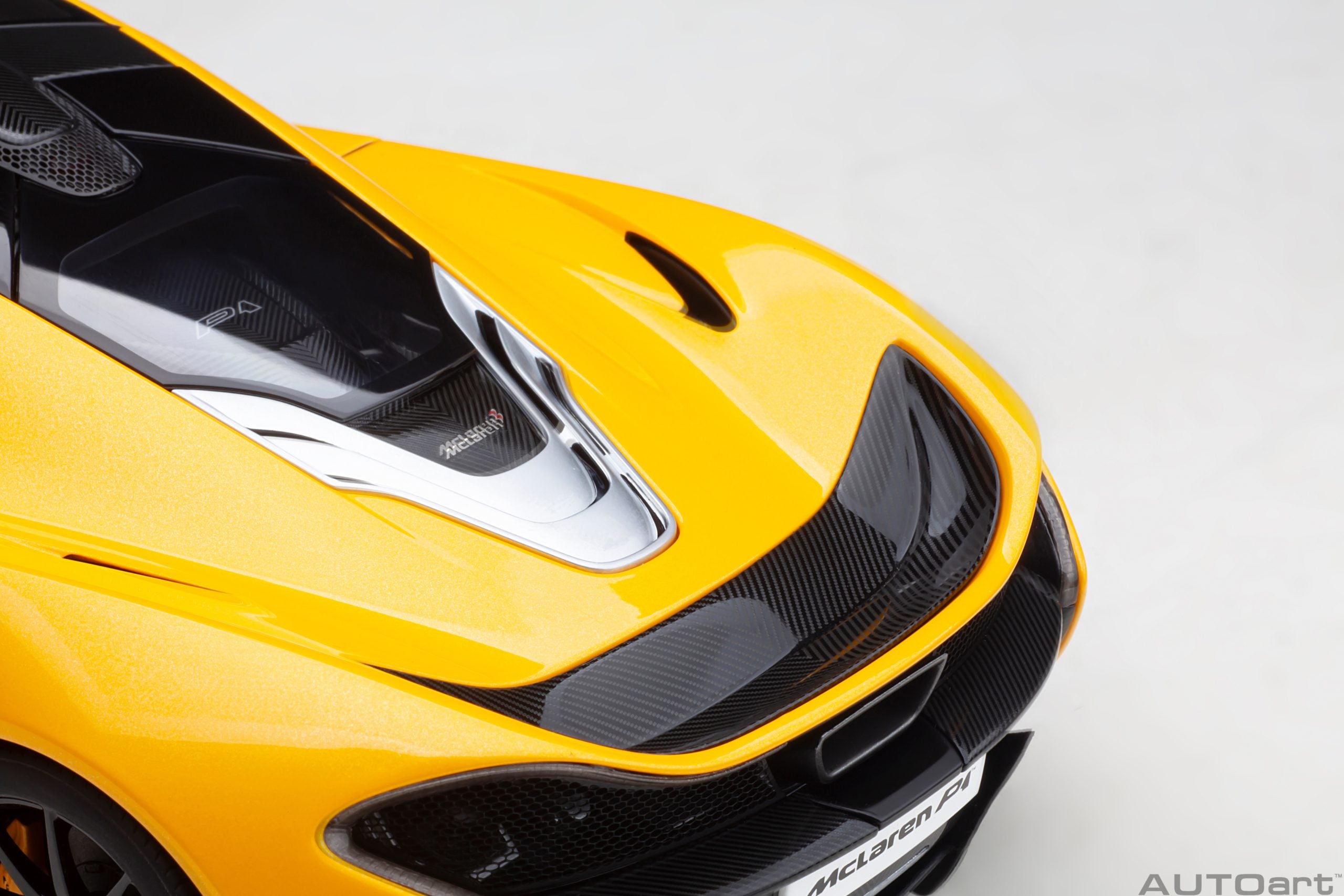 AUTOart 1:18 McLaren P1 (Volcano Yellow with yellow calipers) 76067