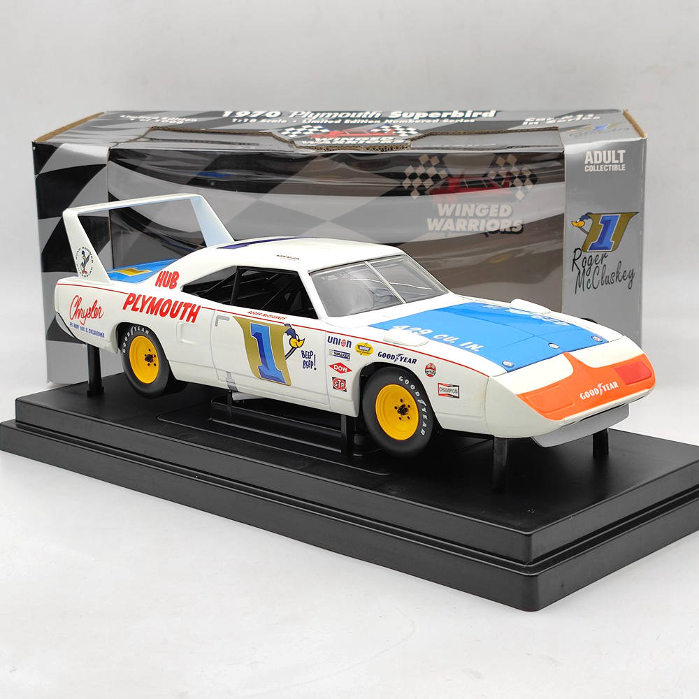 1/18 1970 Plymouth Superbird Race Car #1 Roger Mccluskey Winged Warriors #29530P Diecast Model Car Limited Edition Collection Auto  Toys Christmas Gifts