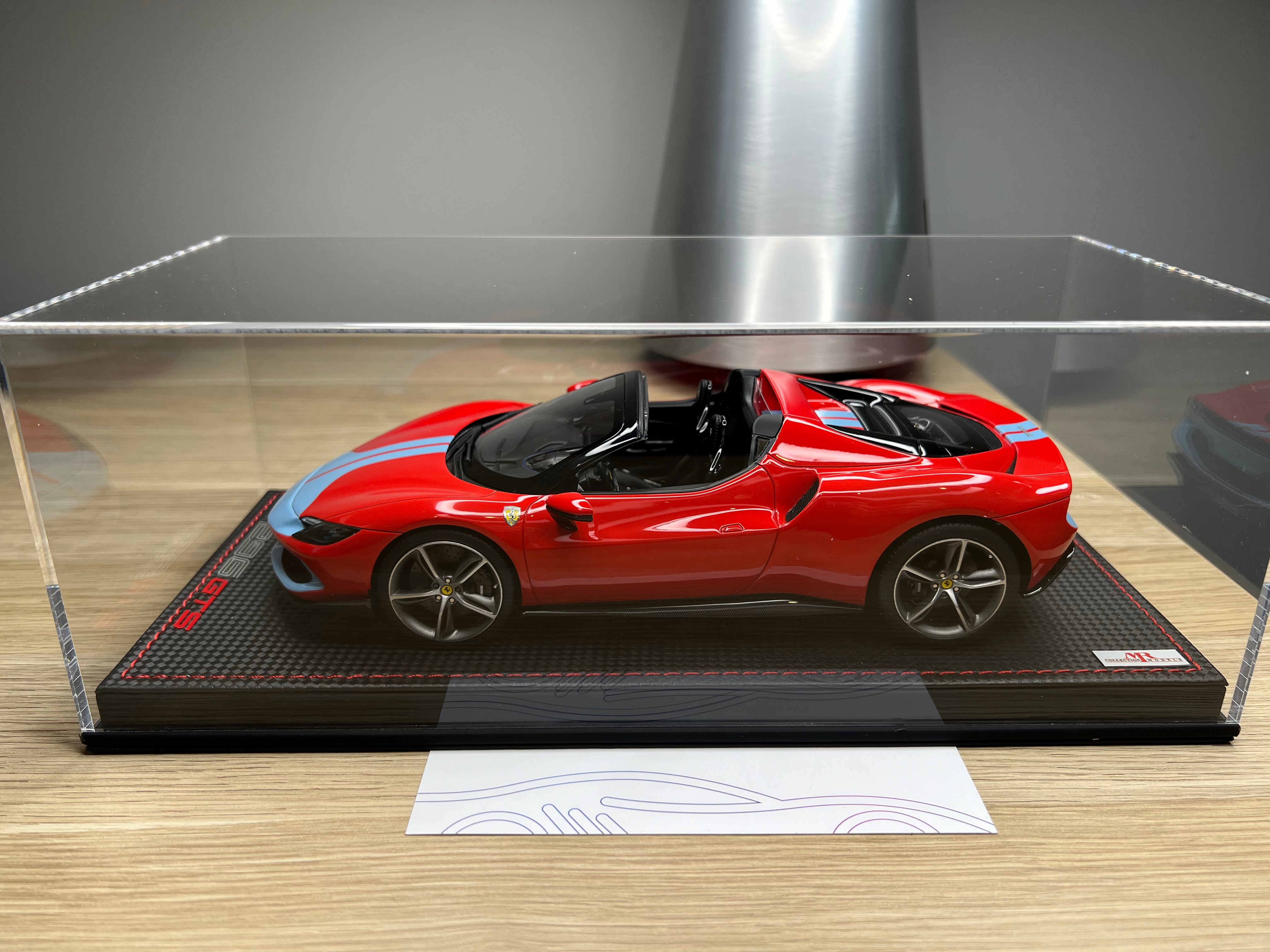 Ferrari 296 GTS - Rosso Scuderia/Azzurro La Plata Livery with Assetto Fiorano - 1:18