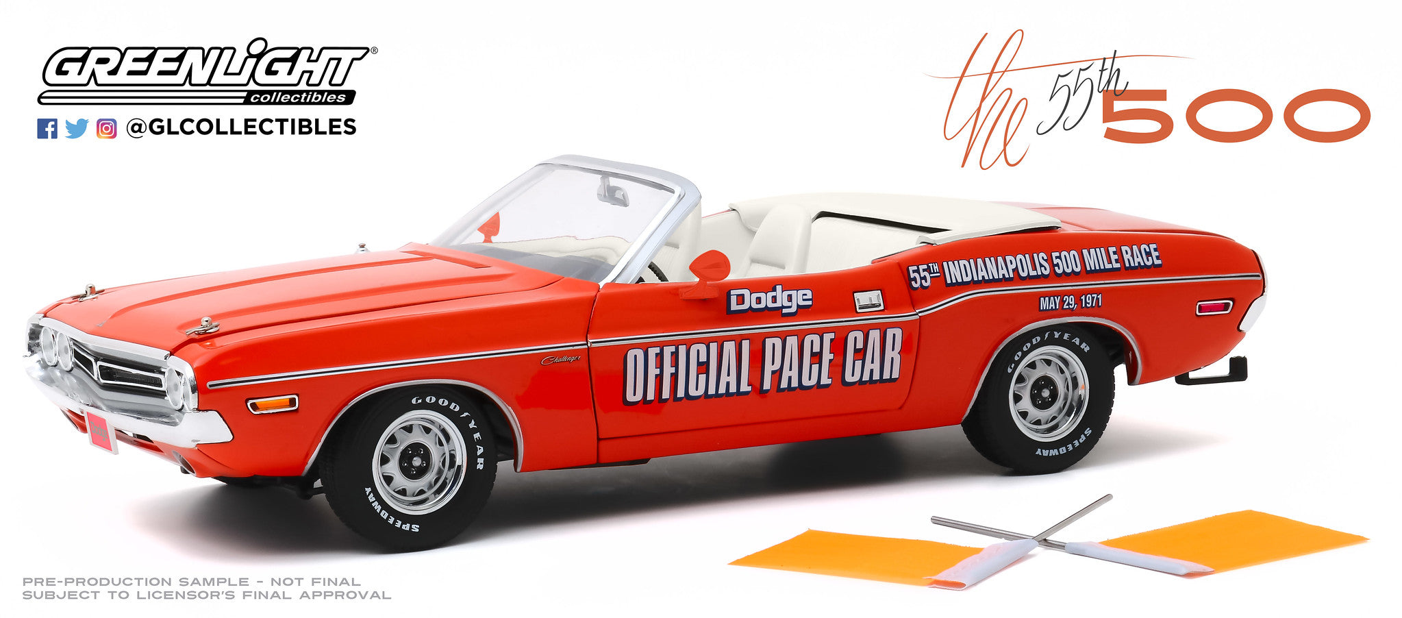 GreenLight 1:18 1971 Dodge Challenger Convertible 55th Indianapolis 500 Mile Race Dodge Official Pace Car (with Orange Flags included) 13569