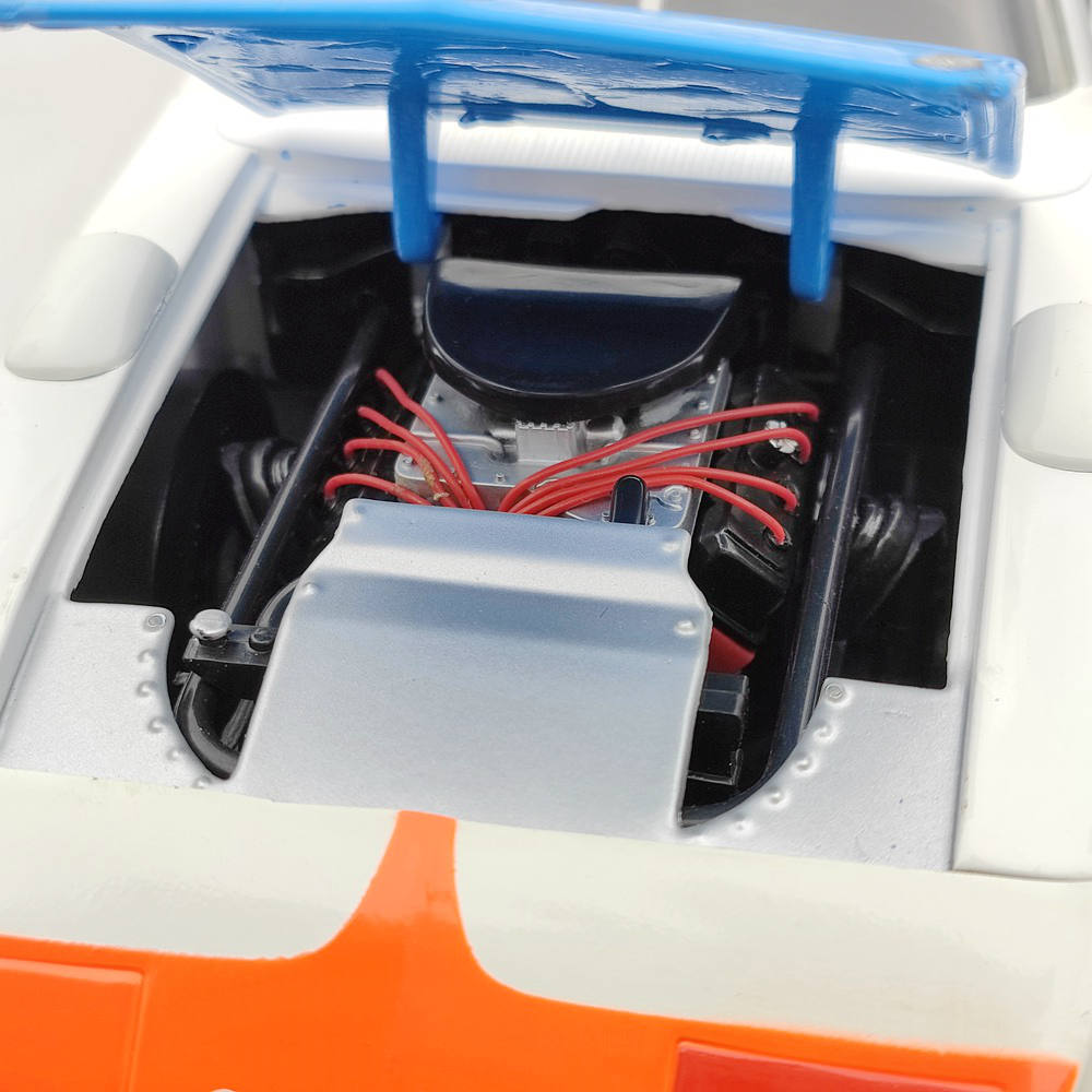1/18 1970 Plymouth Superbird Race Car #1 Roger Mccluskey Winged Warriors #29530P Diecast Model Car Limited Edition Collection Auto  Toys Christmas Gifts