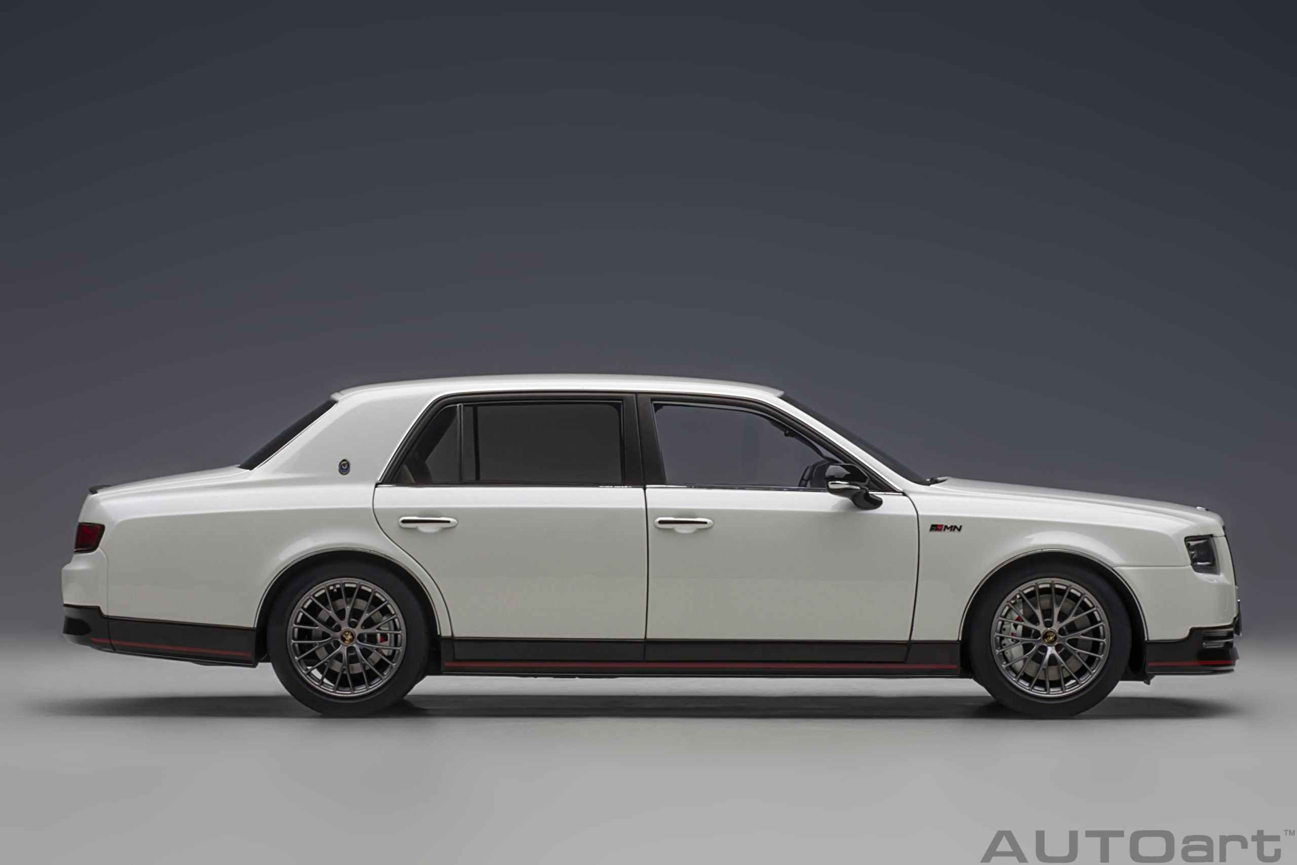 AUTOart 1:18 Toyota Century GRMN (Pearl White) 78764