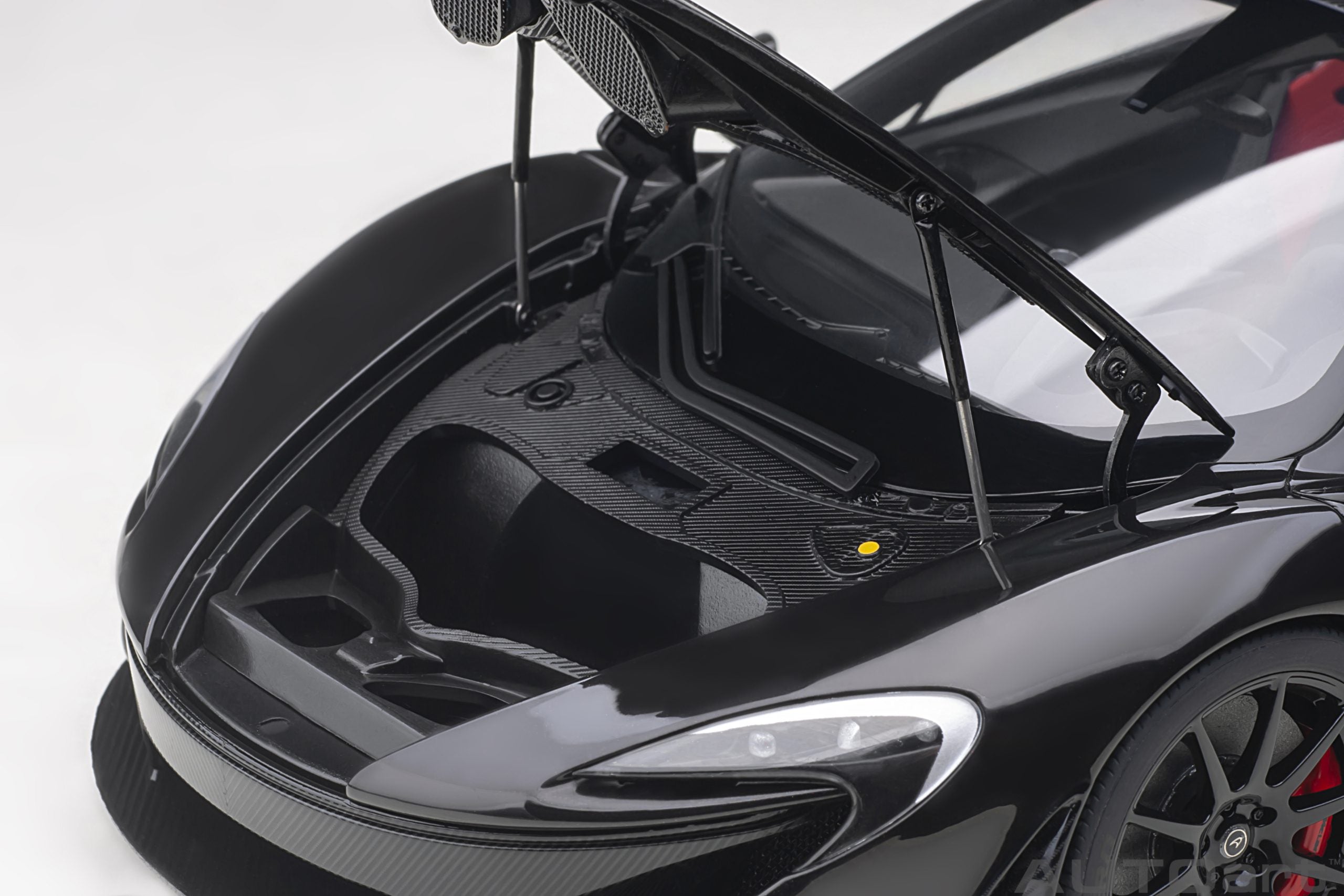 AUTOart 1:18 McLaren P1 (Fire Black) 76065