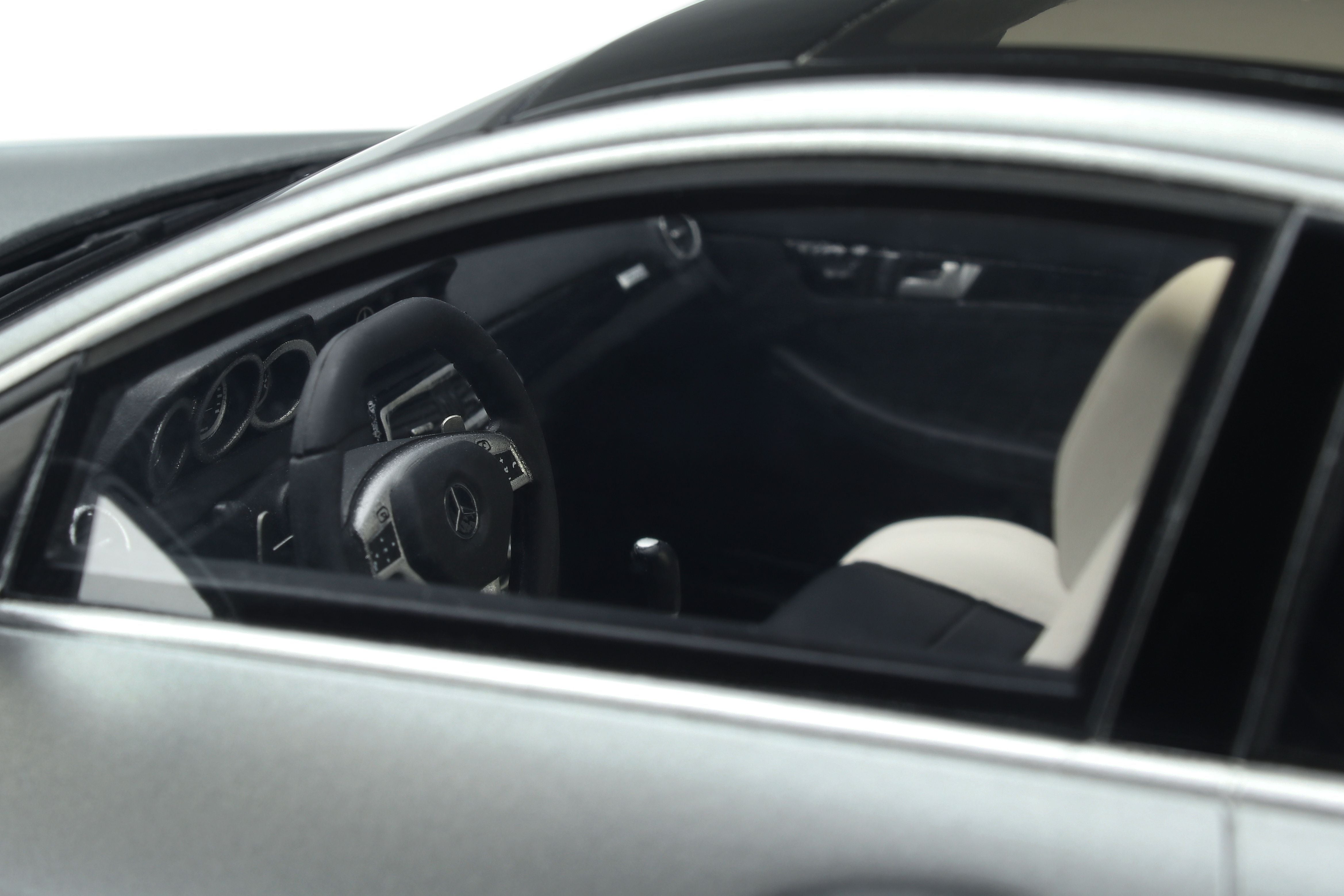 GT Spirit 1:18 Mercedes-Benz C63 AMG Edition 507 Designo Platinum Magno 2014 GT381