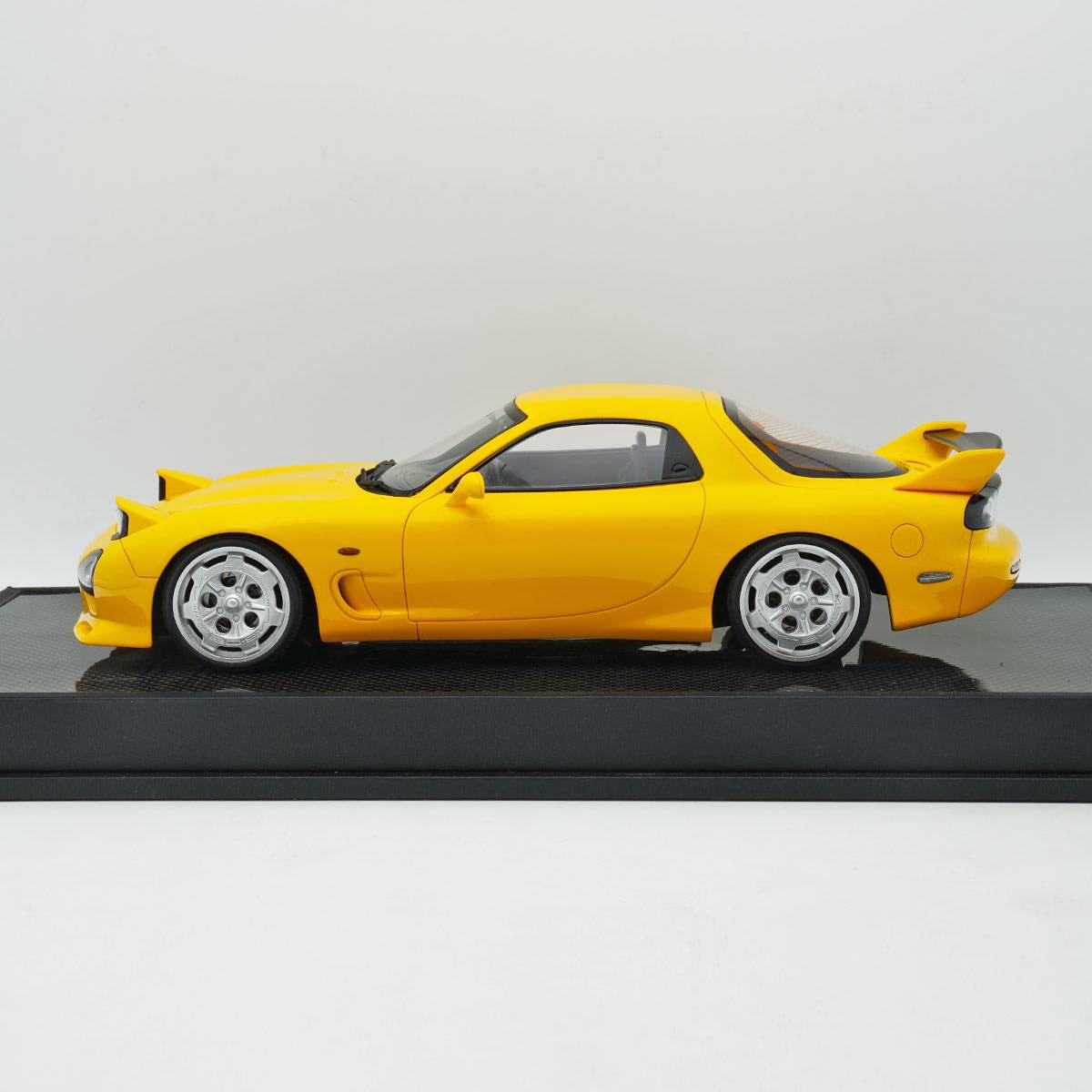 *PREORDER* Polar Master 1:18 Mazda (FD3S) RX-7 A-Spec Edition in Yellow with Engine Display