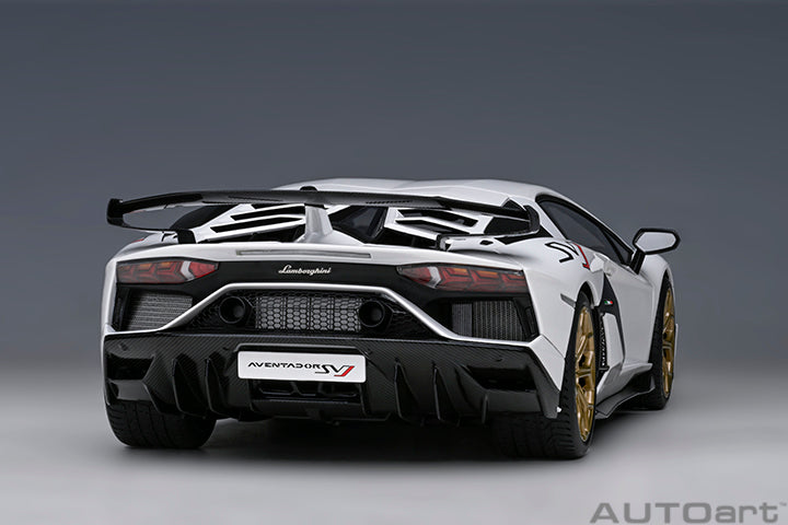 LAMBORGHINI AVENTADOR SVJ (BIANCO ASOPO/PEARL WHITE)