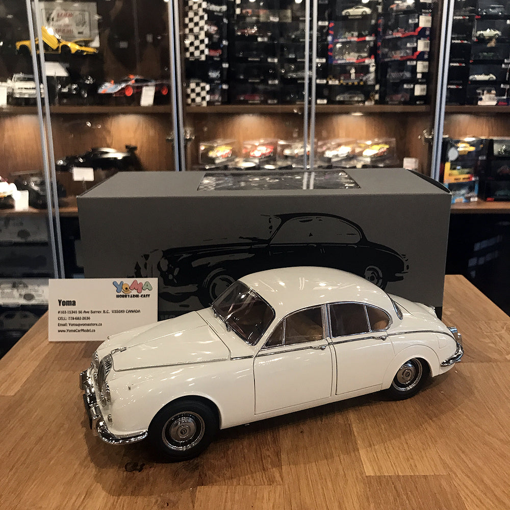 Paragon 1:18 Daimler 250 V8 1967 O.E. White PA-98313