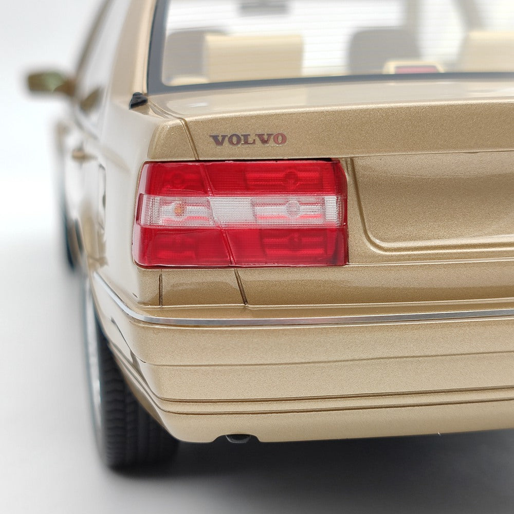 DNA Collectibles 1/18 Volvo S90 Royal Level 3 1998 DNA000152 Resin Model Gold Toy Car Gift