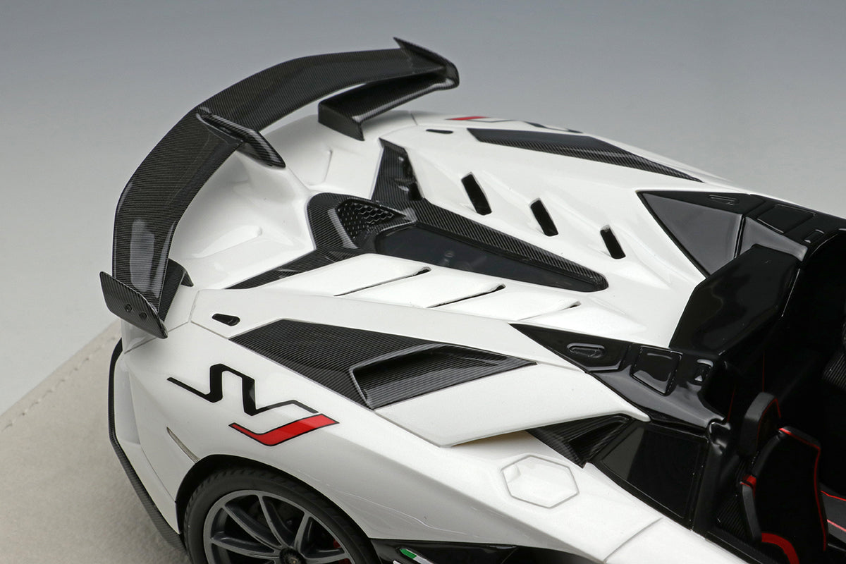 Lamborghini Aventador SVJ Roadster - pearl white - 1:18