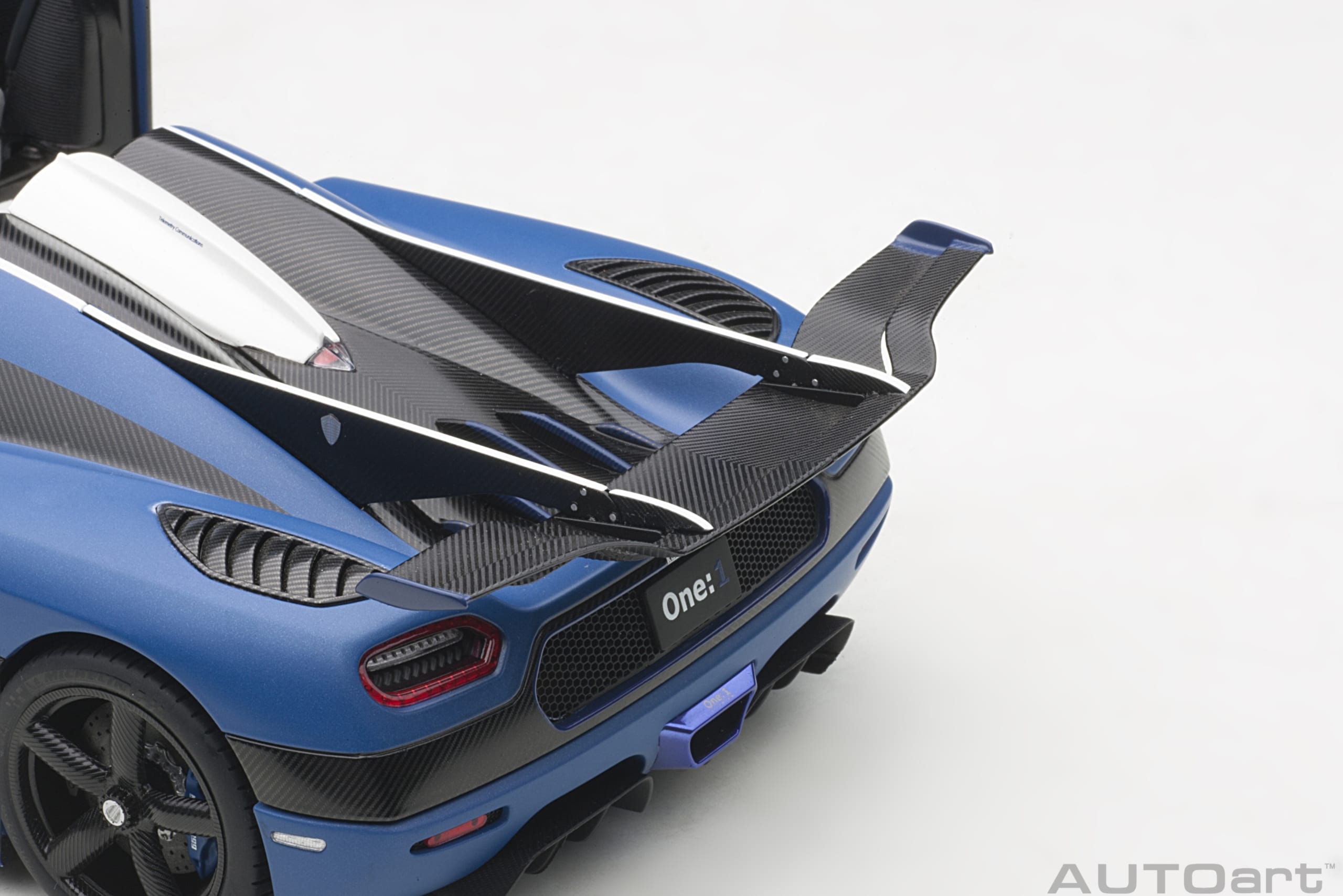AUTOart 1:18 Koenigsegg One:1 Matt imperial blue 79018
