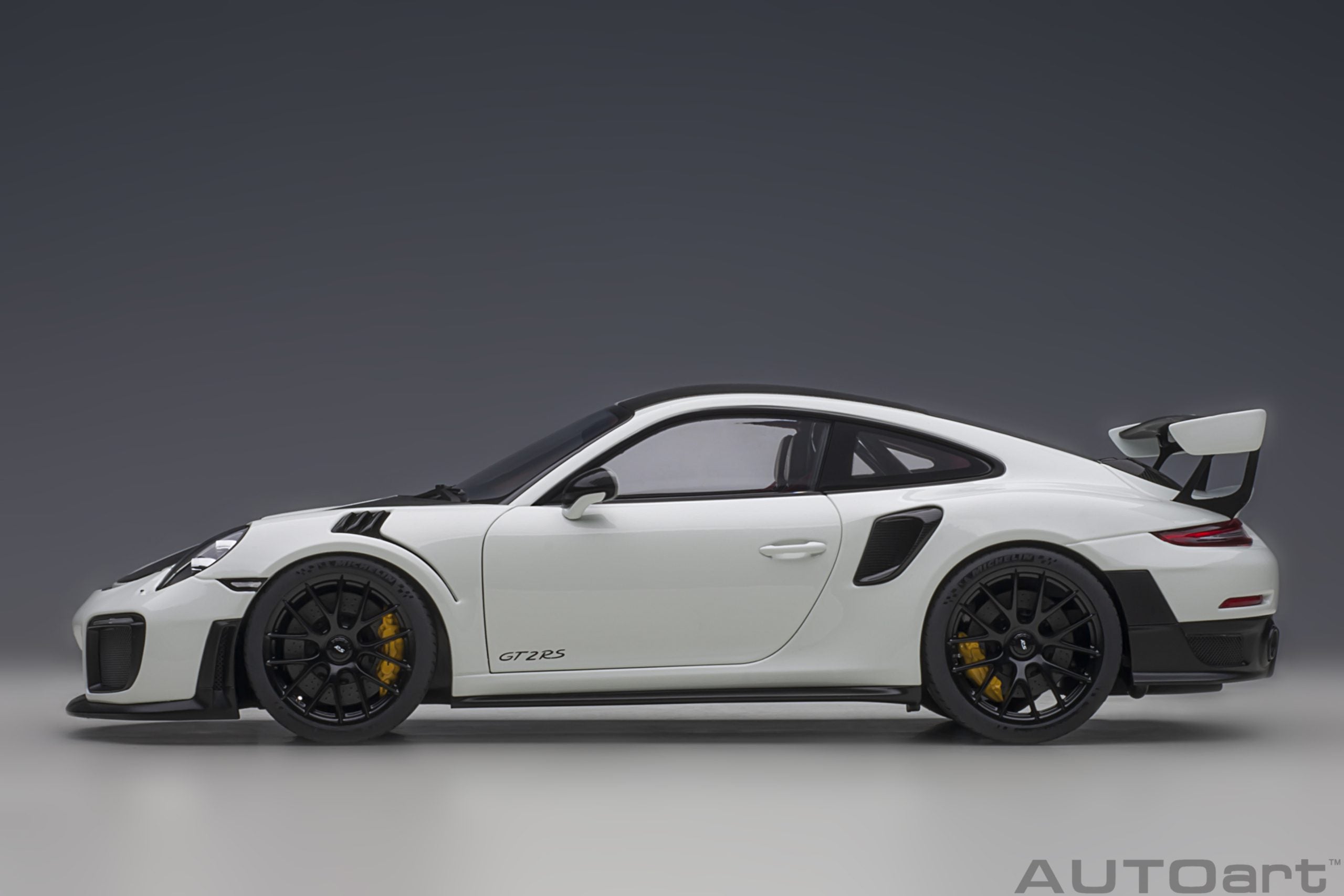 AUTOart 1:18 Porsche 911 (991.2) GT2 RS Weissach Package (White) 78171