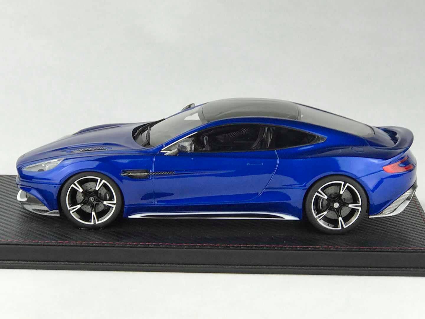Frontiart AvanStyle 1:18 Aston Martin Vanquish S Blue AS018-50/10