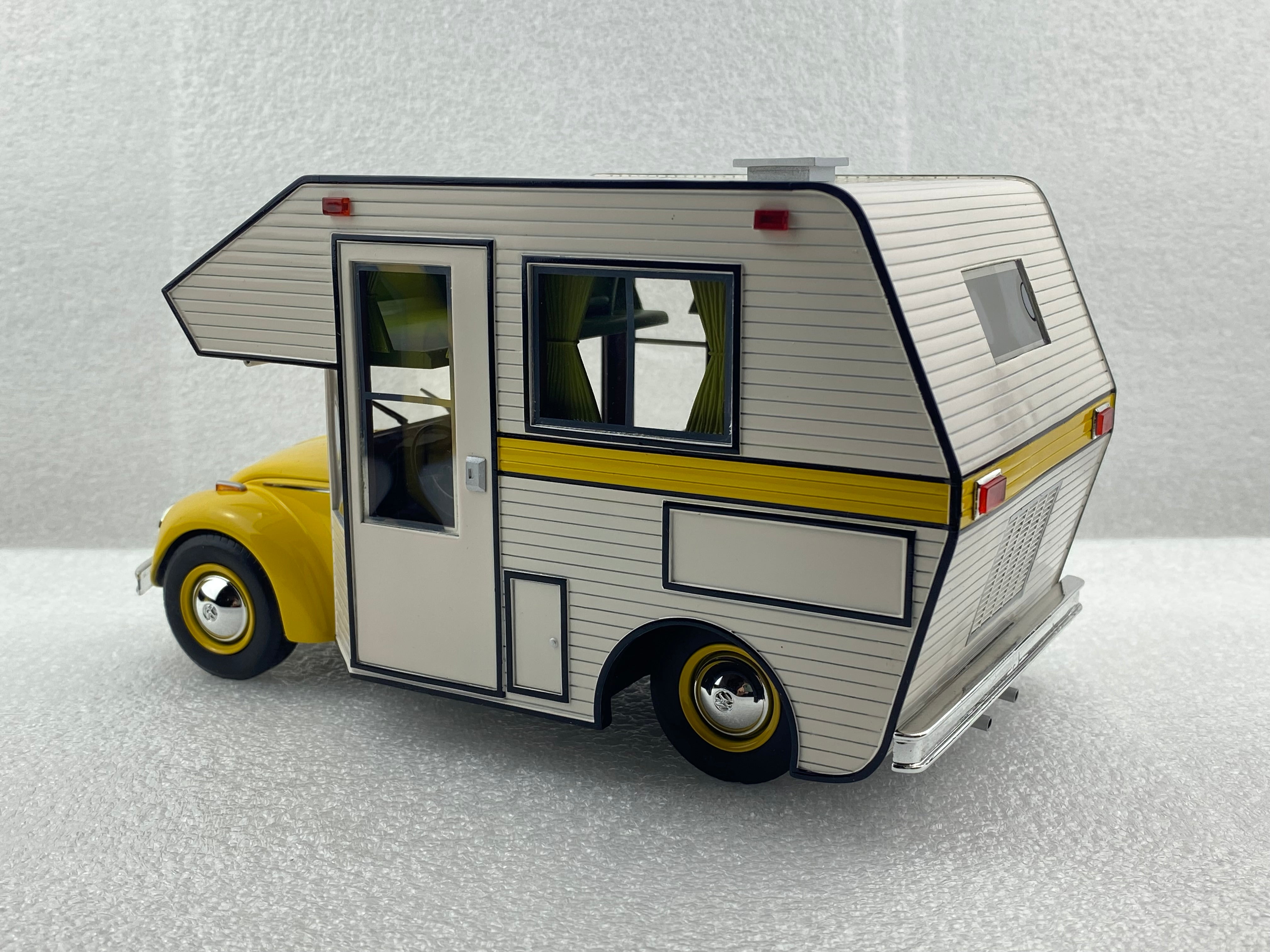 Schuco 1:18 Volkswagen Beetle Motorhome Yellow 450011300 (Clearance Final Sale)