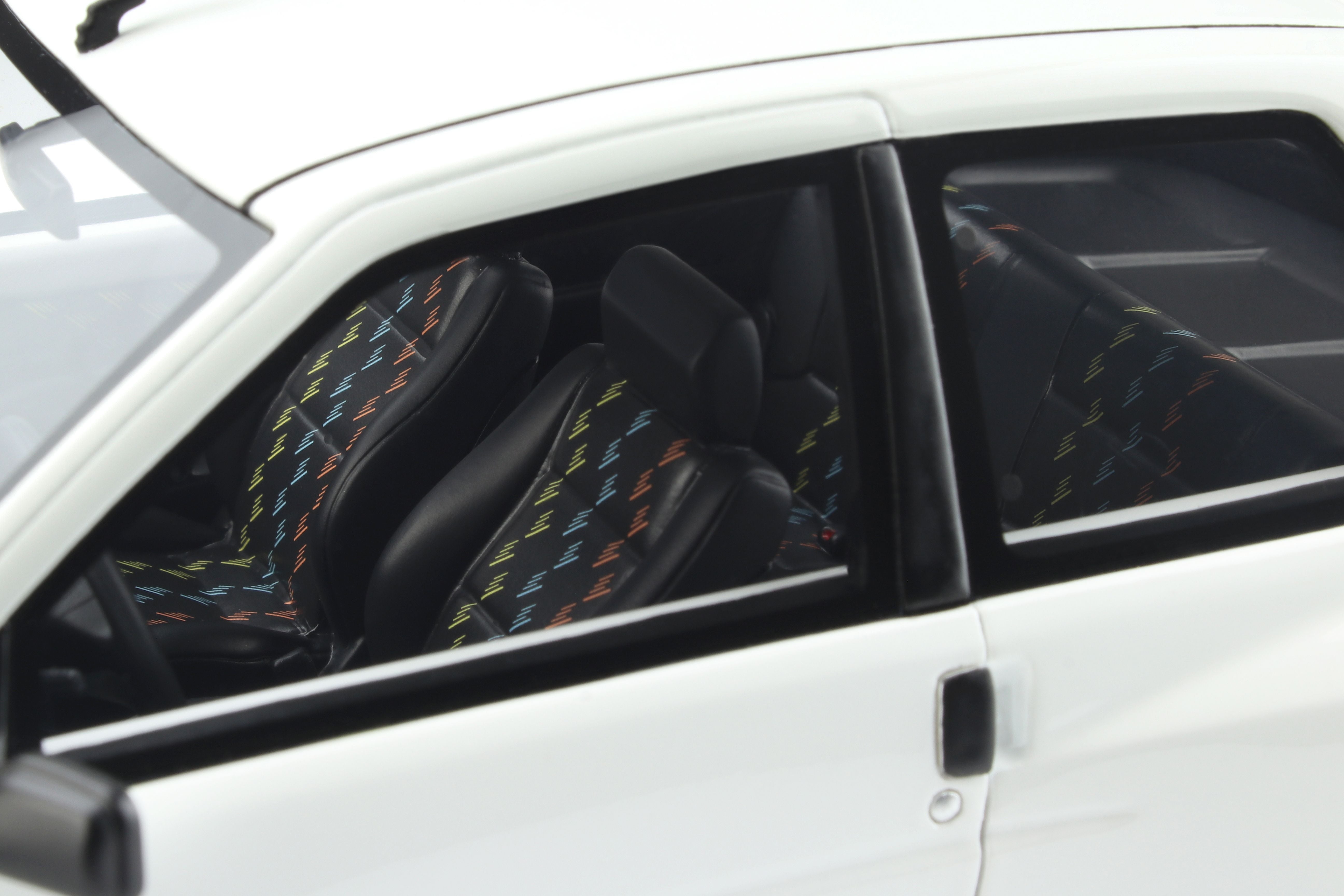 OTTO 1:18 1997 Peugeot 106 Maxi Dimma Blanc Banquise OT393