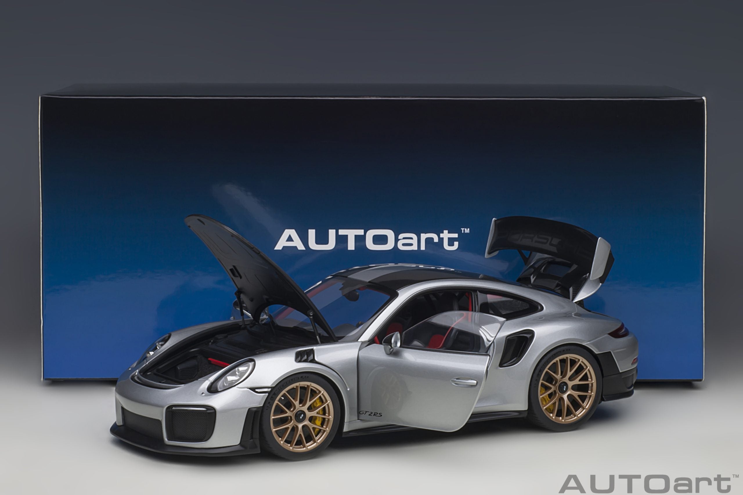 AUTOart 1:18 Porsche 911 (991.2) GT2 RS Weissach Package (GT Silver) 78174
