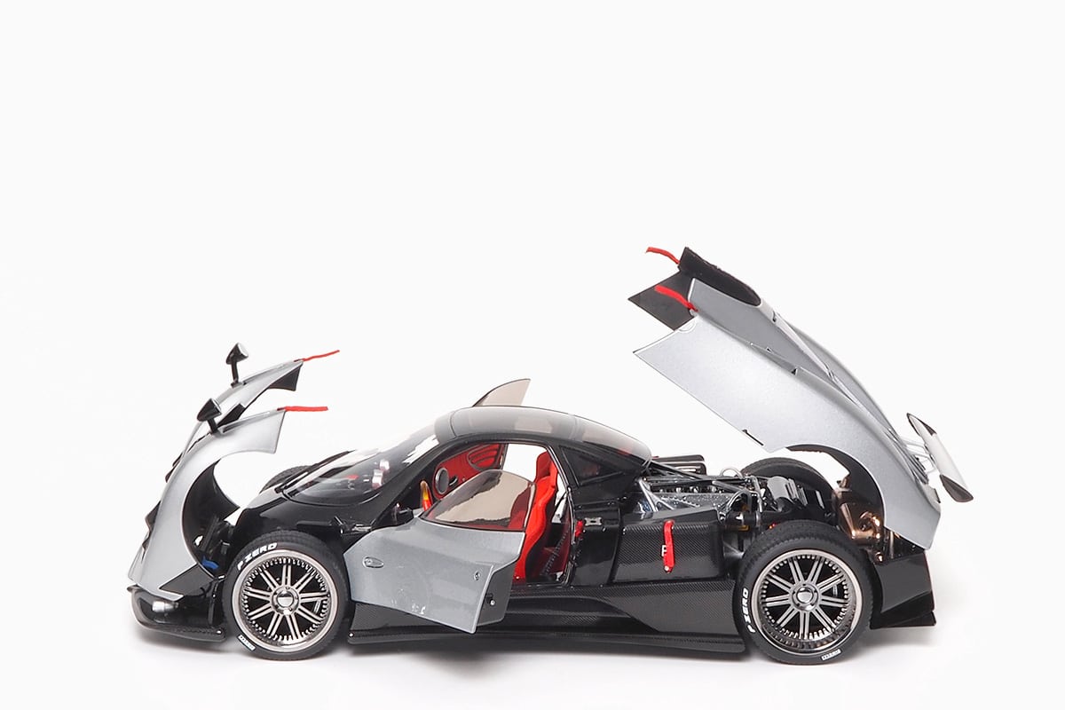Pagani Zonda F 2005 Street Version 1:18 by Almost Real