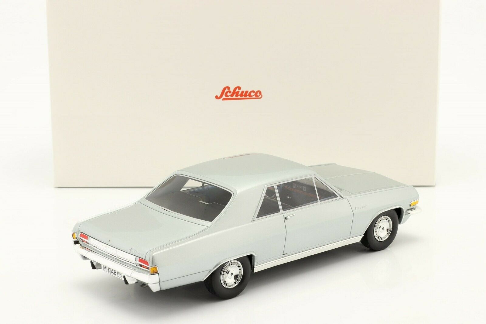 Schuco 1:18 Opel Diplomat A Silver 450021900