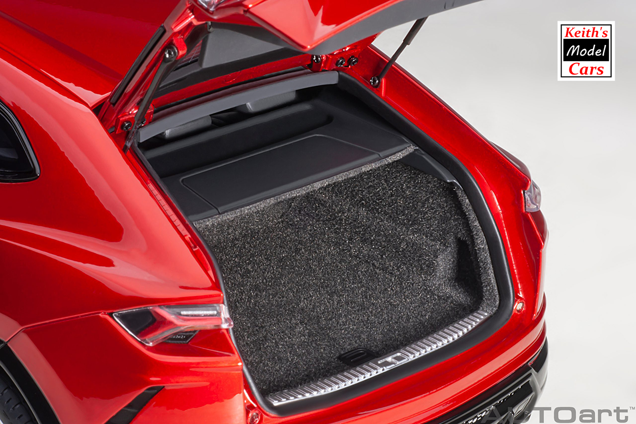 [1/18 Scale] Lamborghini Urus in Rosso Efesto by AUTOart Models