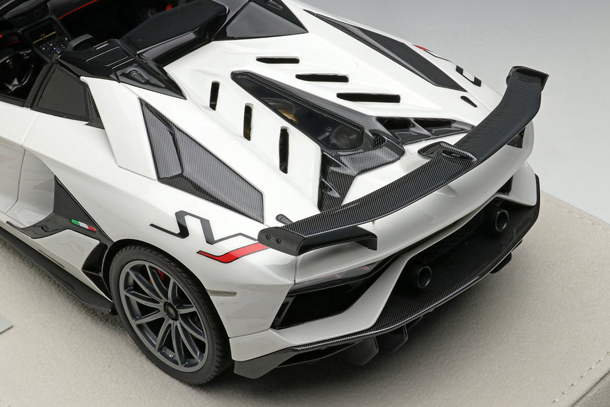 Lamborghini Aventador SVJ Roadster - pearl white - 1:18
