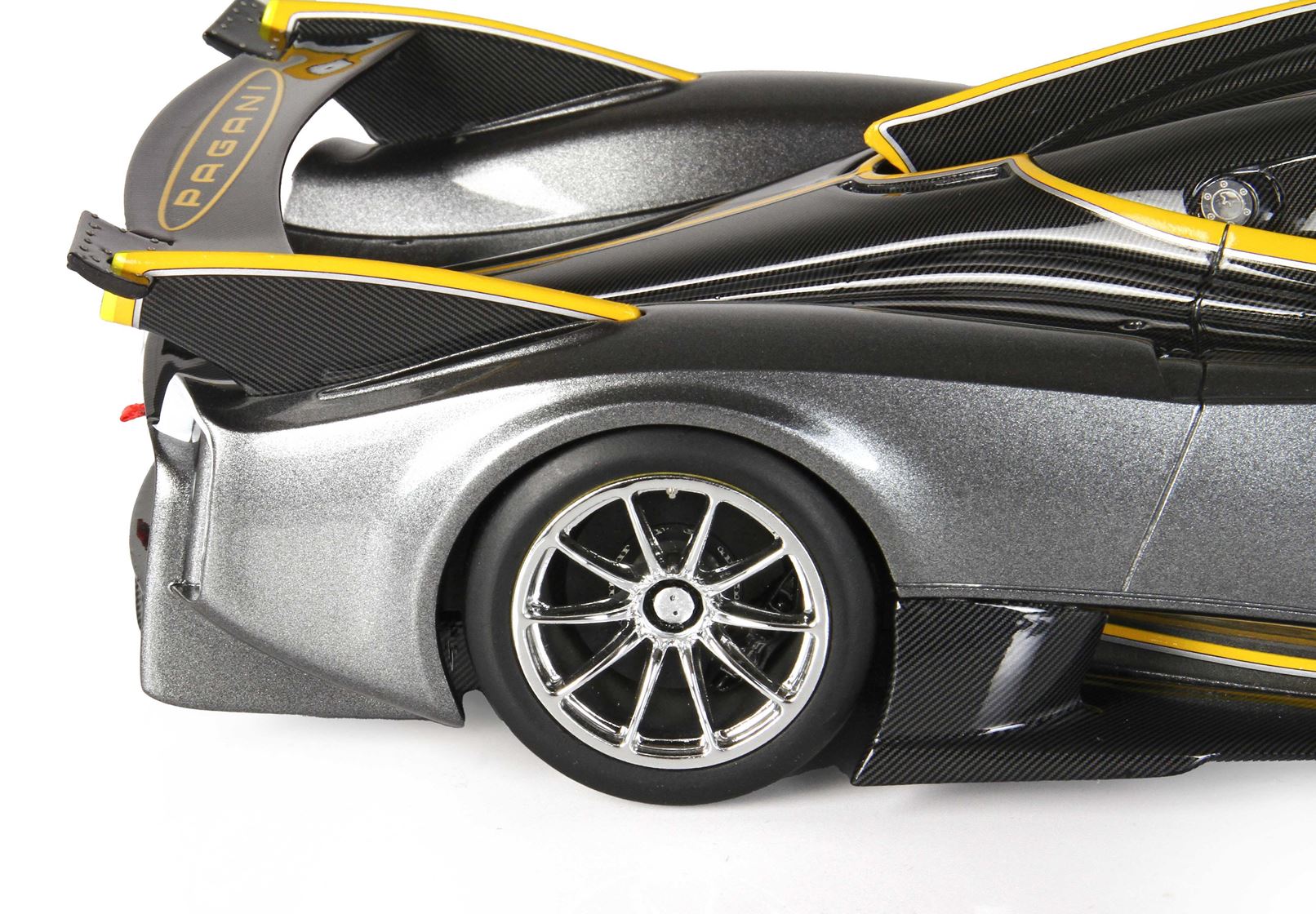 Pagani Huayra R - 1:18