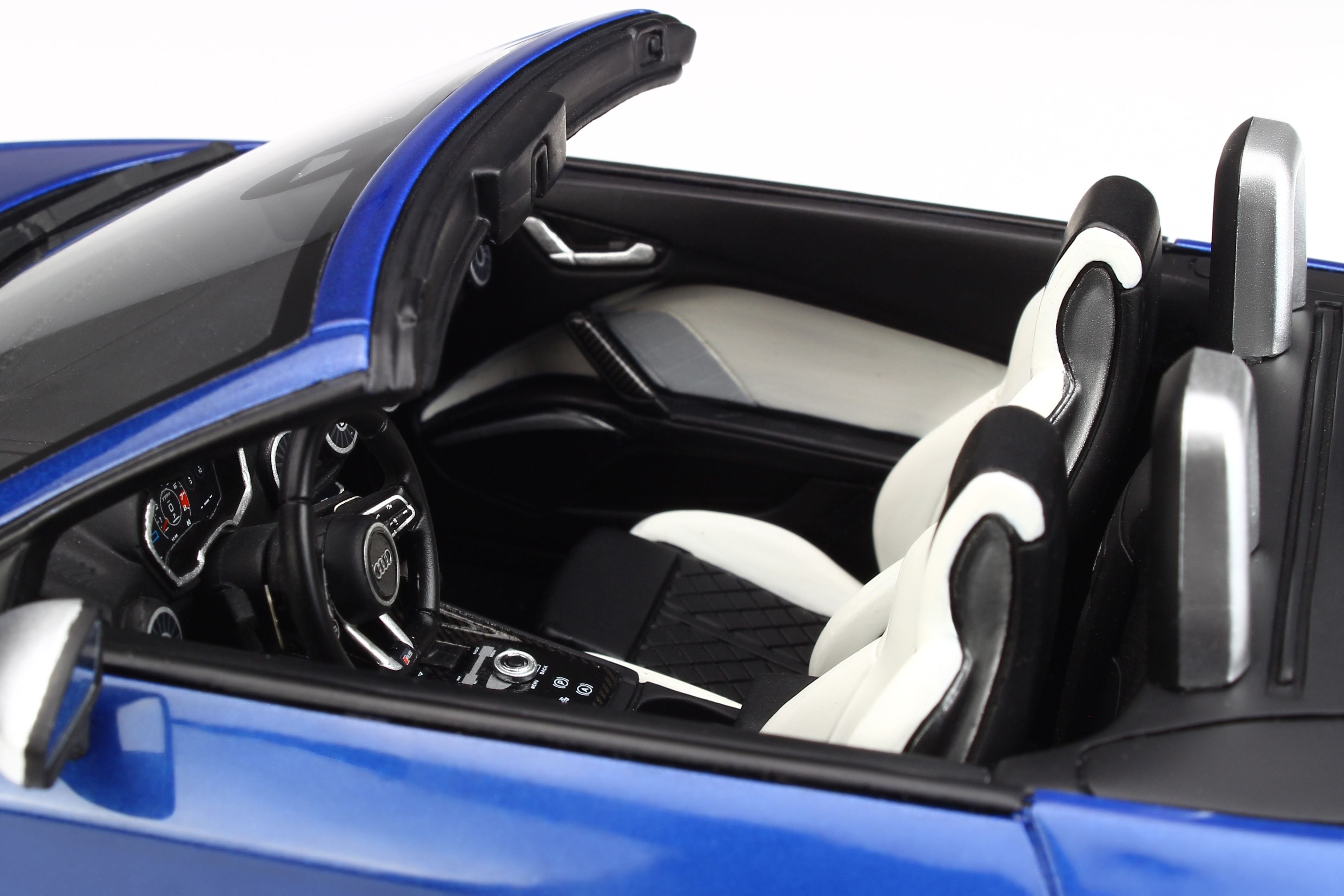 GT Spirit 1/18 AUDI TT RS ROADSTER Sepang Blue GT209