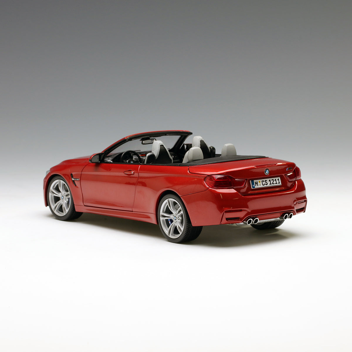 Paragon 1:18 BMW M4 Cabrio Sakhir Orange PA-97111