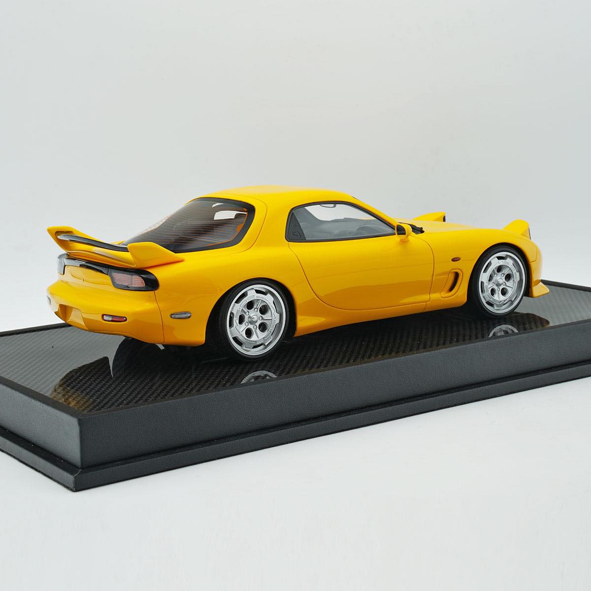 *PREORDER* Polar Master 1:18 Mazda (FD3S) RX-7 A-Spec Edition in Yellow with Engine Display