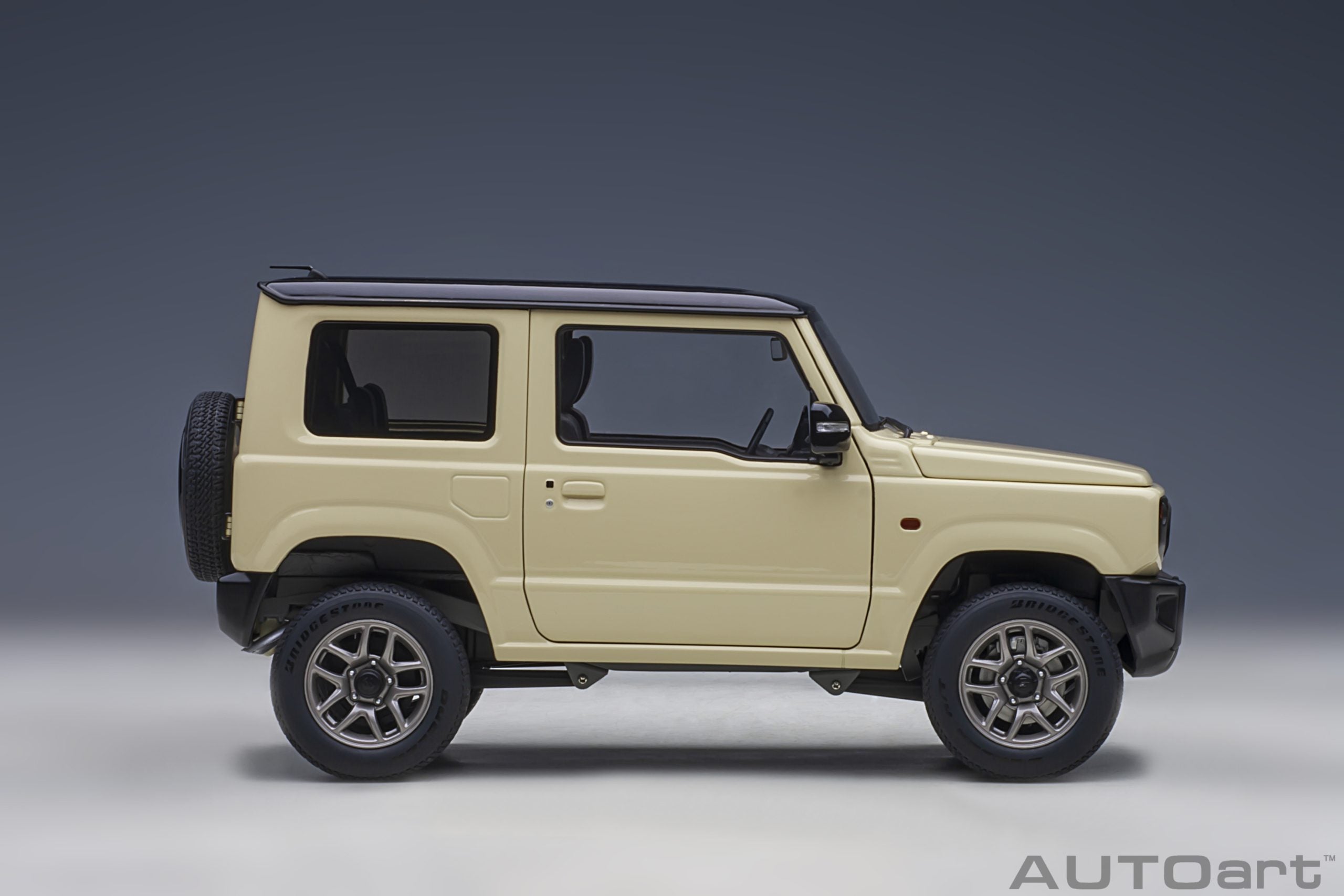 AUTOart 1:18 Suzuki Jimny (JB64) (Chiffon Ivory Metallic with Black roof) 78500