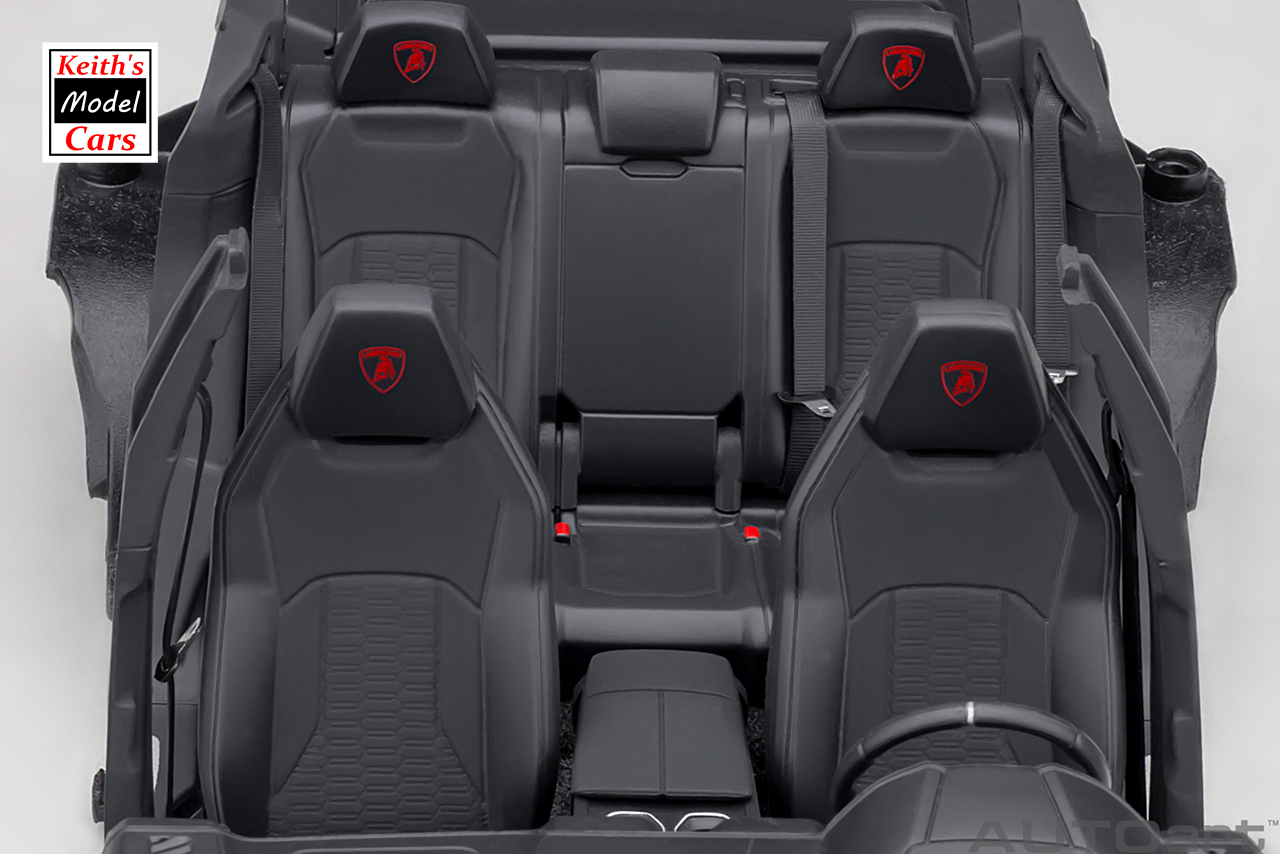 [1/18 Scale] Lamborghini Urus in Rosso Efesto by AUTOart Models