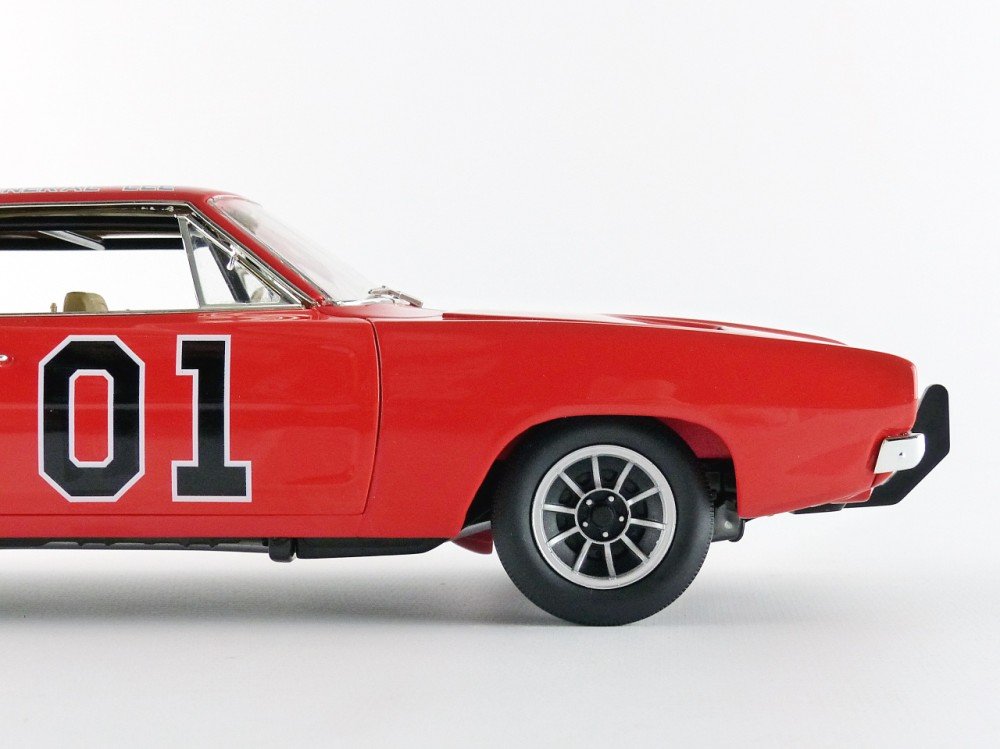 Cooter’s Garage 1969 Dodge Charger with General Lee 1/18 Scale