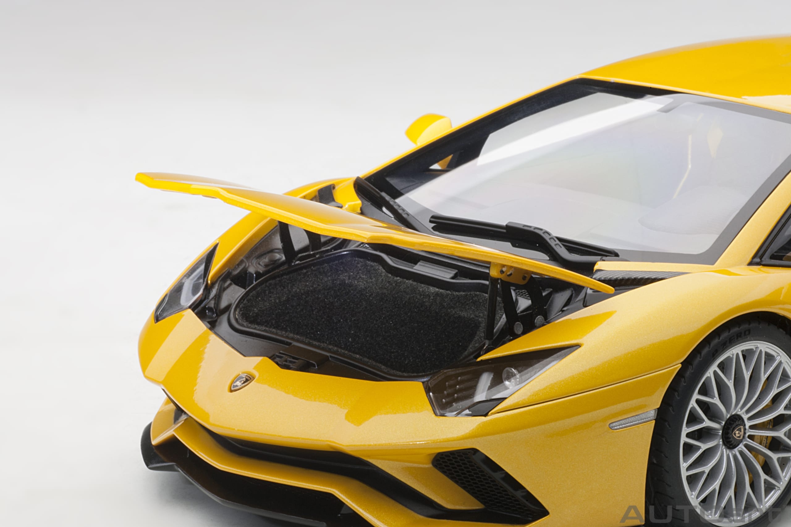 AUTOart 1:18 Lamborghini Aventador S (Yellow Orion) 79132