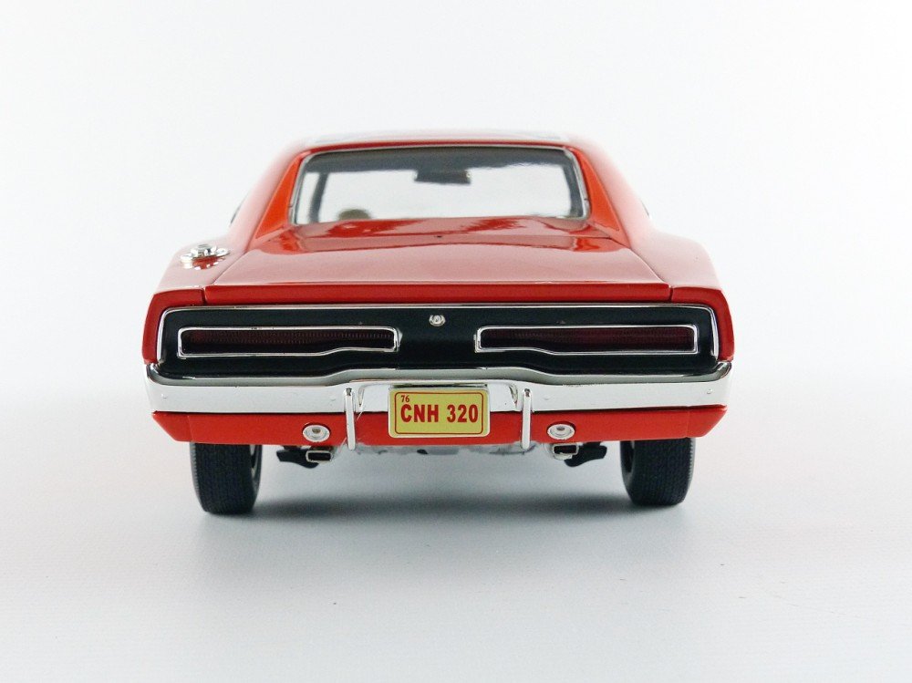 Cooter’s Garage 1969 Dodge Charger with General Lee 1/18 Scale