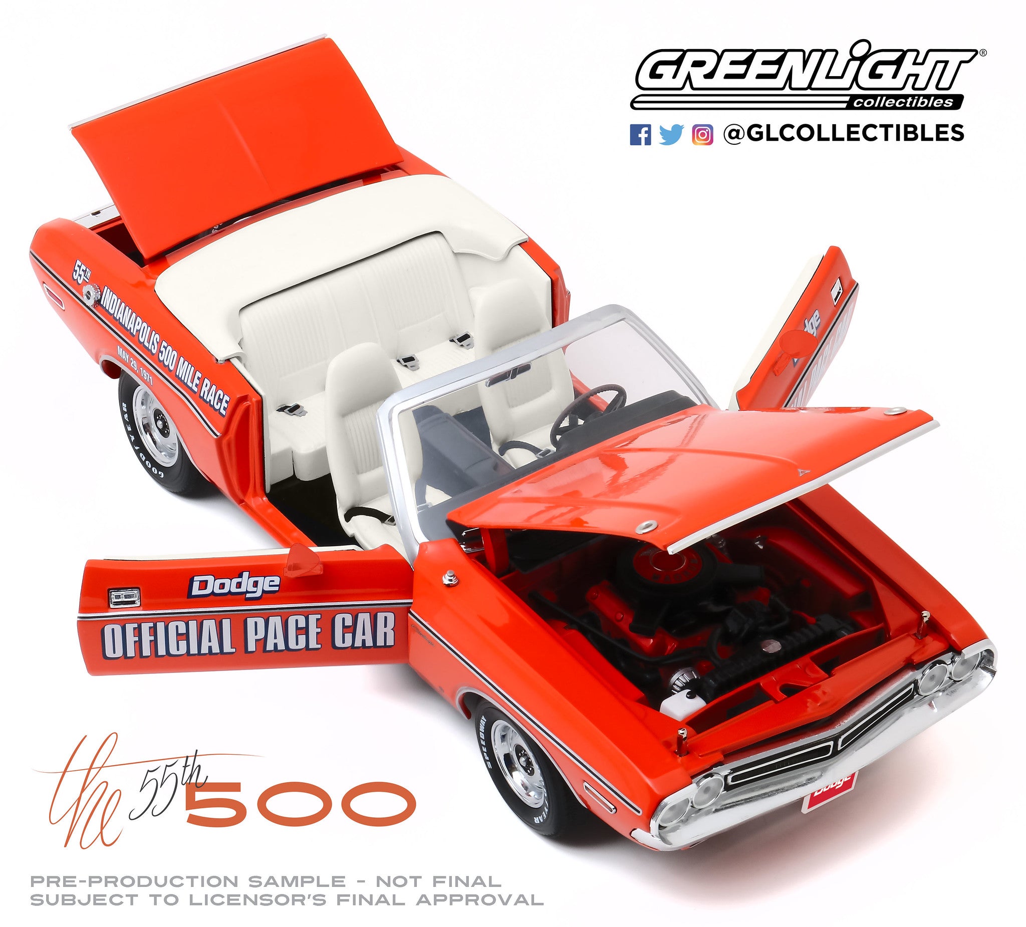 GreenLight 1:18 1971 Dodge Challenger Convertible 55th Indianapolis 500 Mile Race Dodge Official Pace Car (with Orange Flags included) 13569