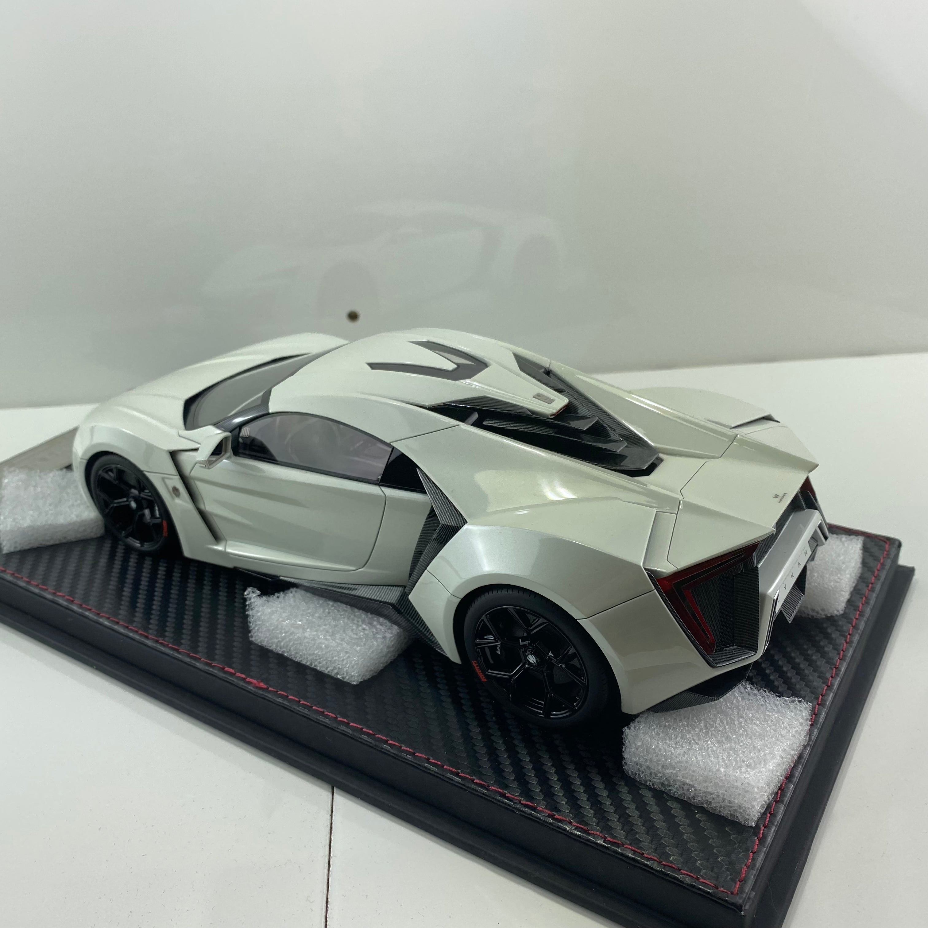 Frontiart 1:18 W Motor Lykan Hypersport Pearl White F030-29