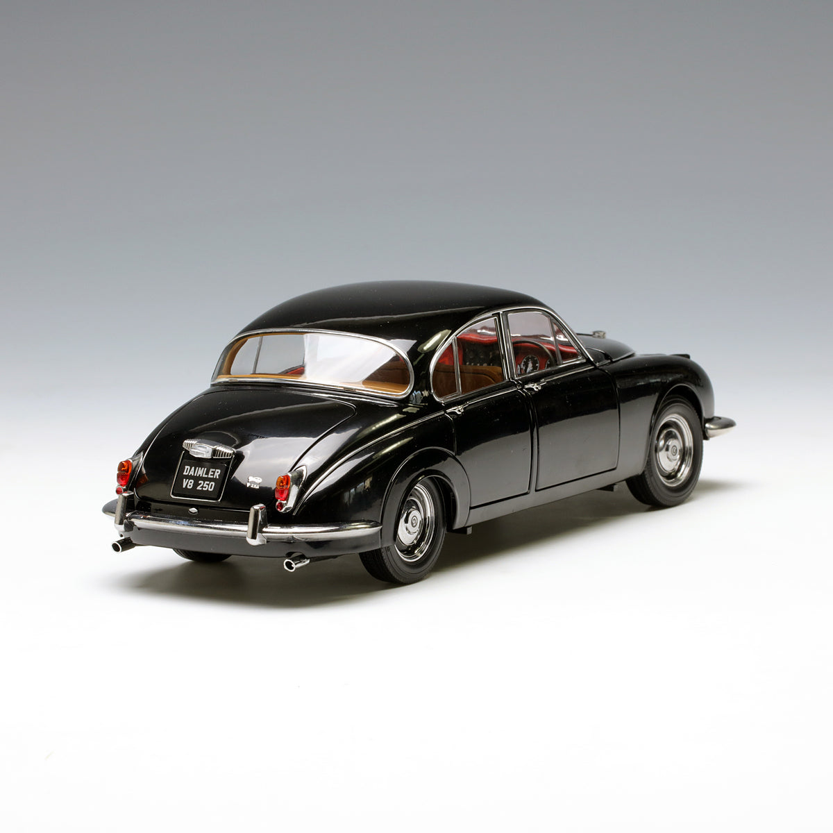 Paragon 1:18 1967 Jaguar MK2 Daimler V8 250 Black PA-98311