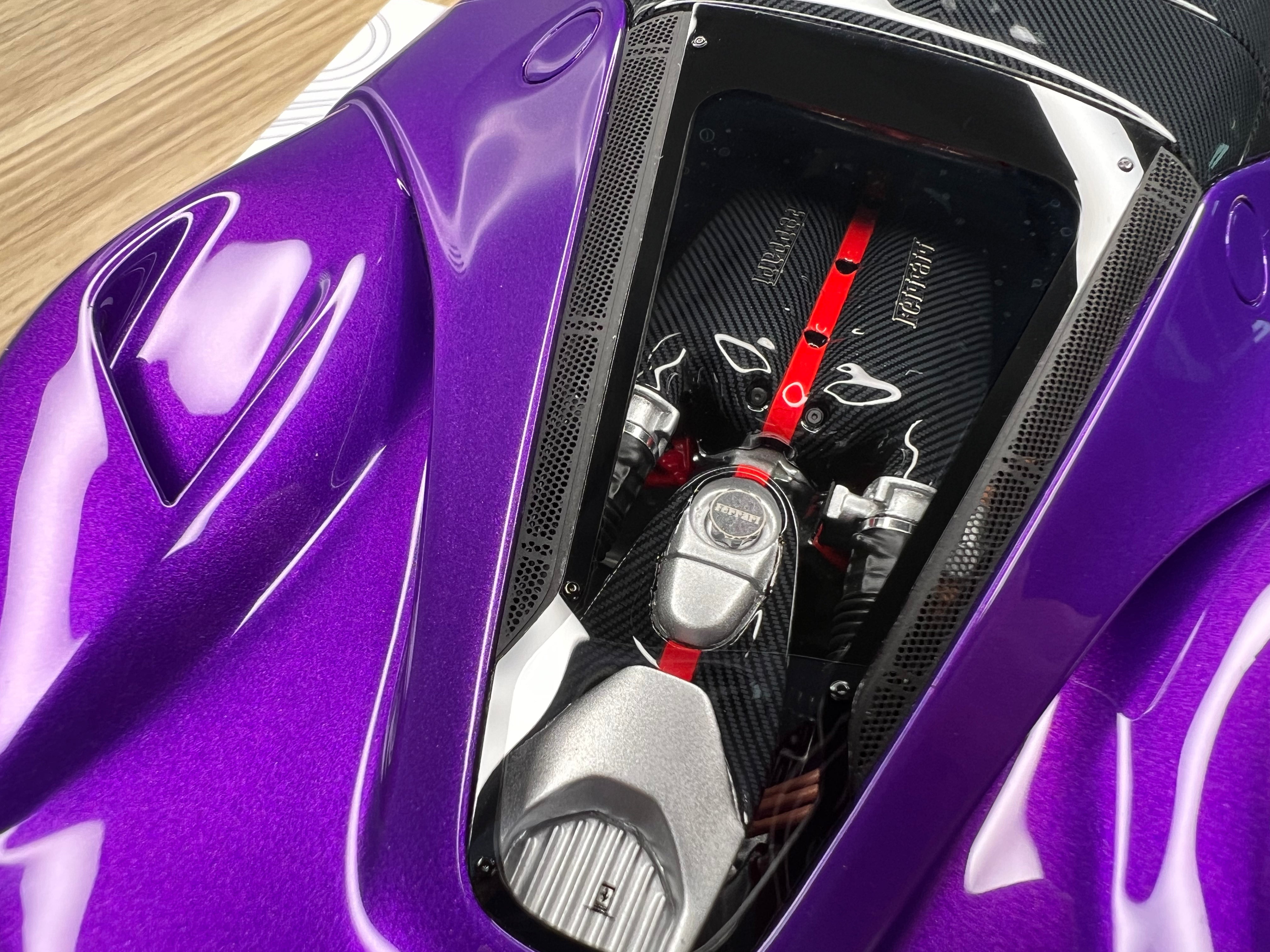 Ferrari LaFerrari - Purple D&G Davis & Giovanni - 1:18