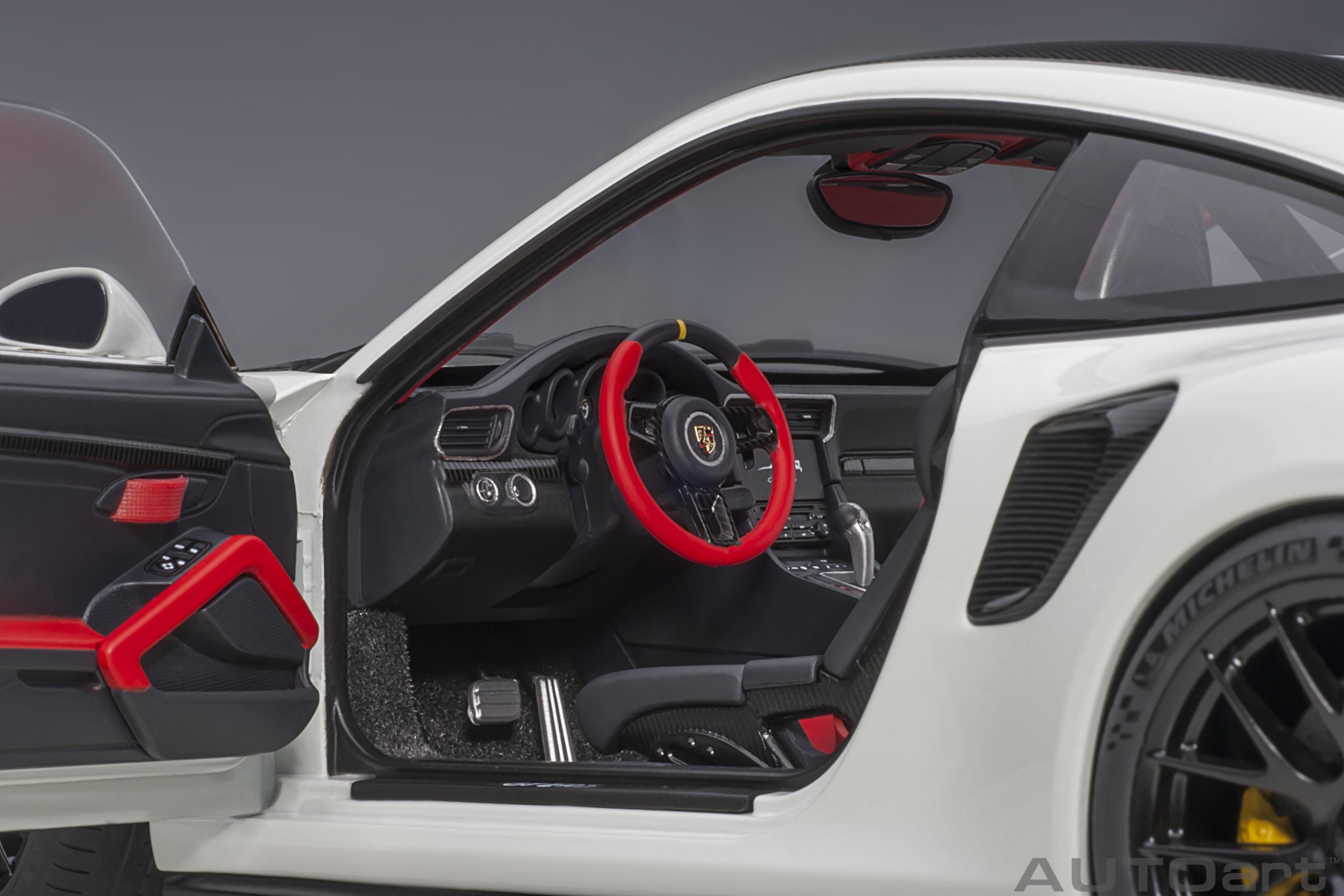 AUTOart 1:18 Porsche 911 (991.2) GT2 RS Weissach Package (White) 78171