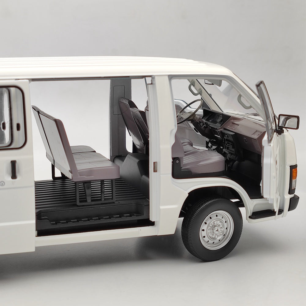 1:18 Toyota HIACE H50 1986 VAN Diecast Toys Car Models Collection Gifts Full Open White