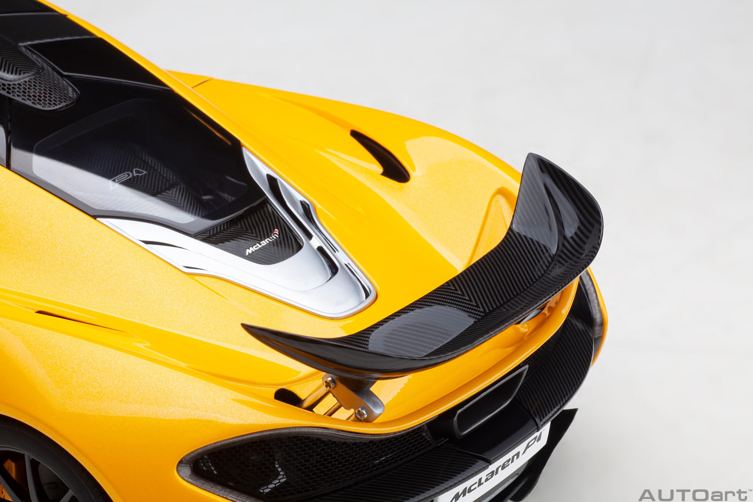 AUTOart 1:18 McLaren P1 (Volcano Yellow with yellow calipers) 76067