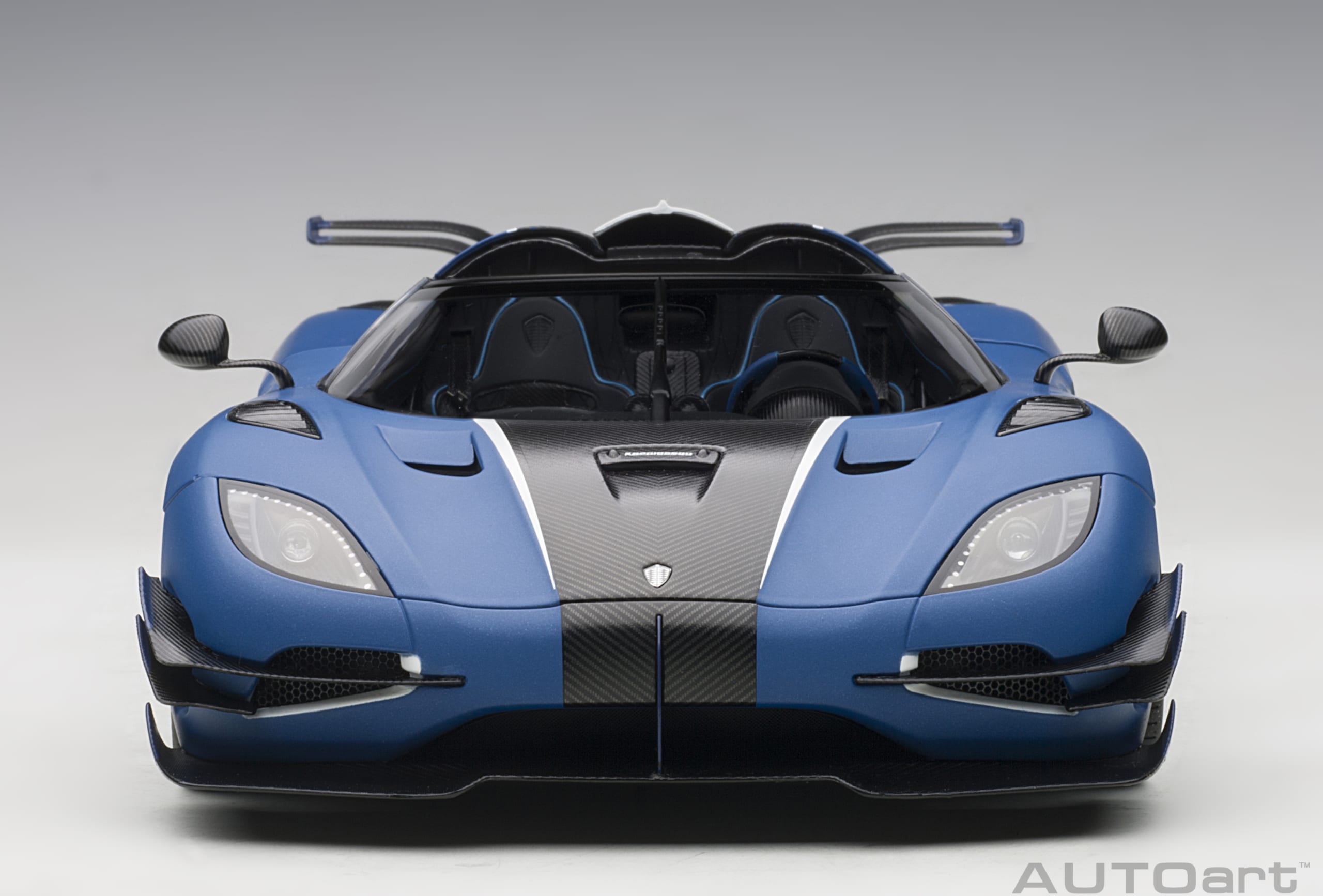 AUTOart 1:18 Koenigsegg One:1 Matt imperial blue 79018