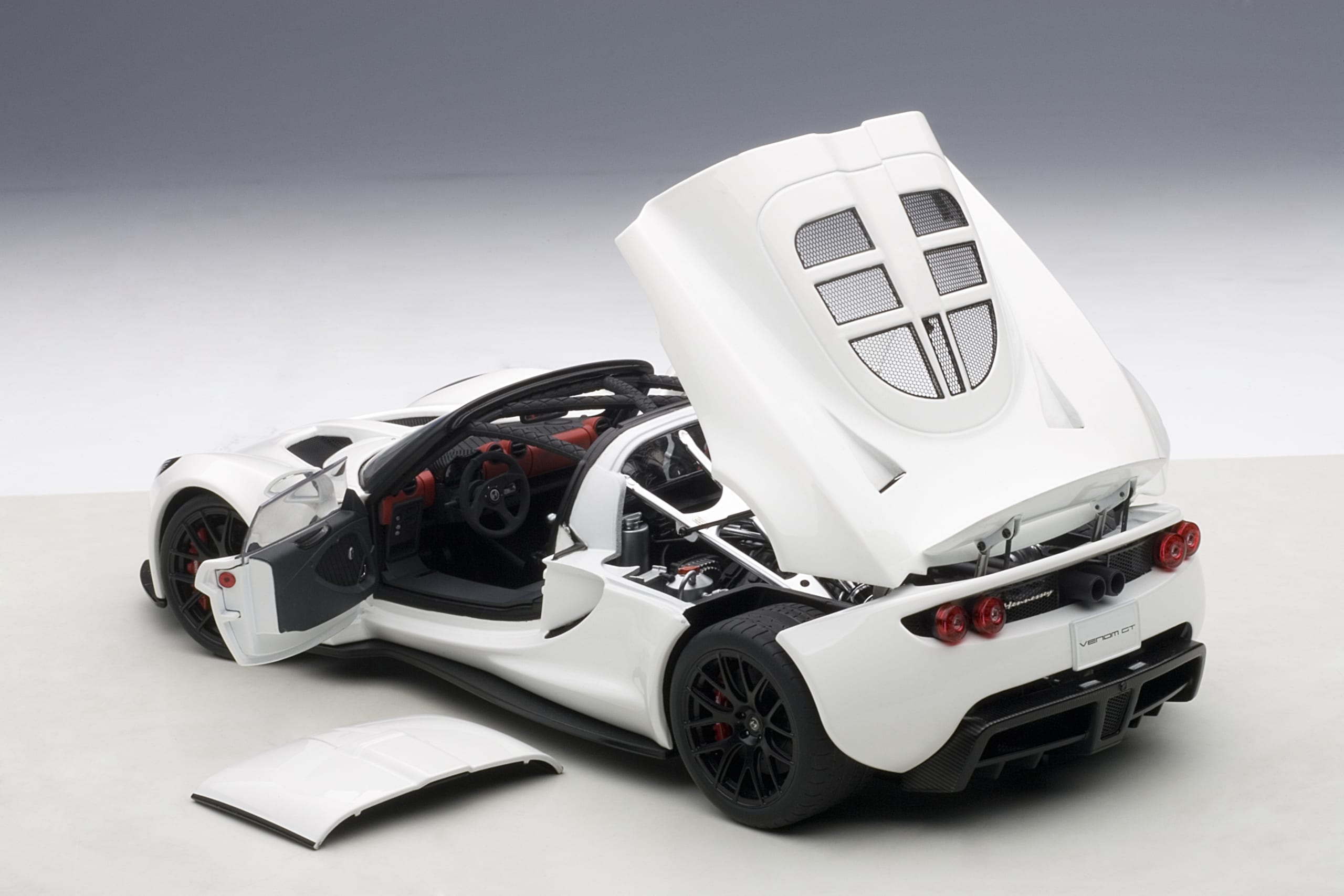 AUTOart 1:18 Hennessey Venom GT Spyder (White) 75404
