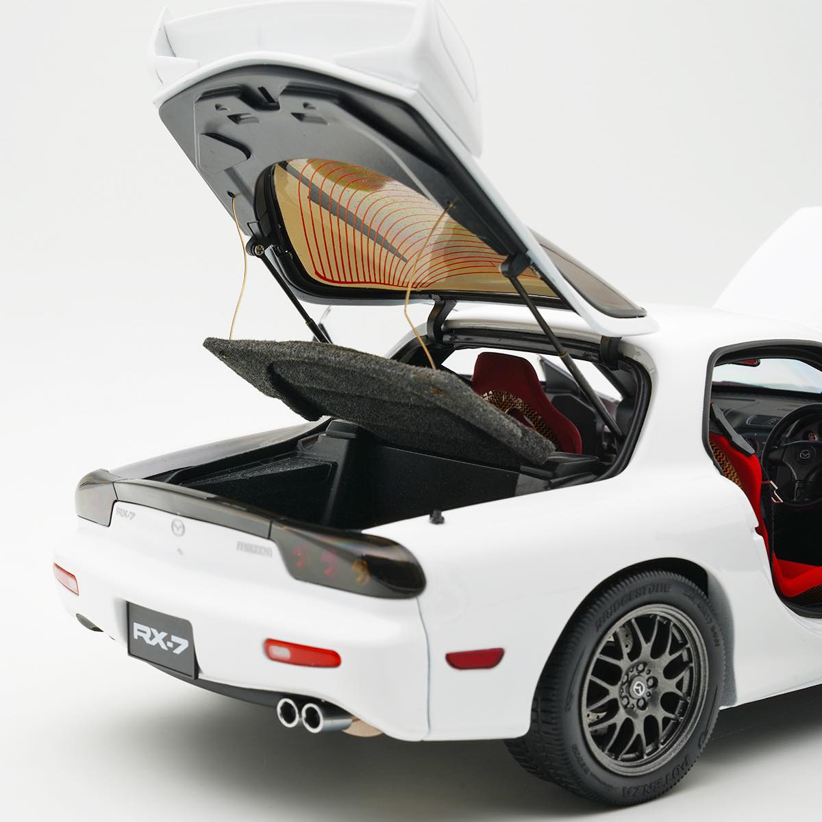 *PREORDER* Polar Master 1:18 Mazda RX-7 (FD3S) Spirit R in White with Engine Display